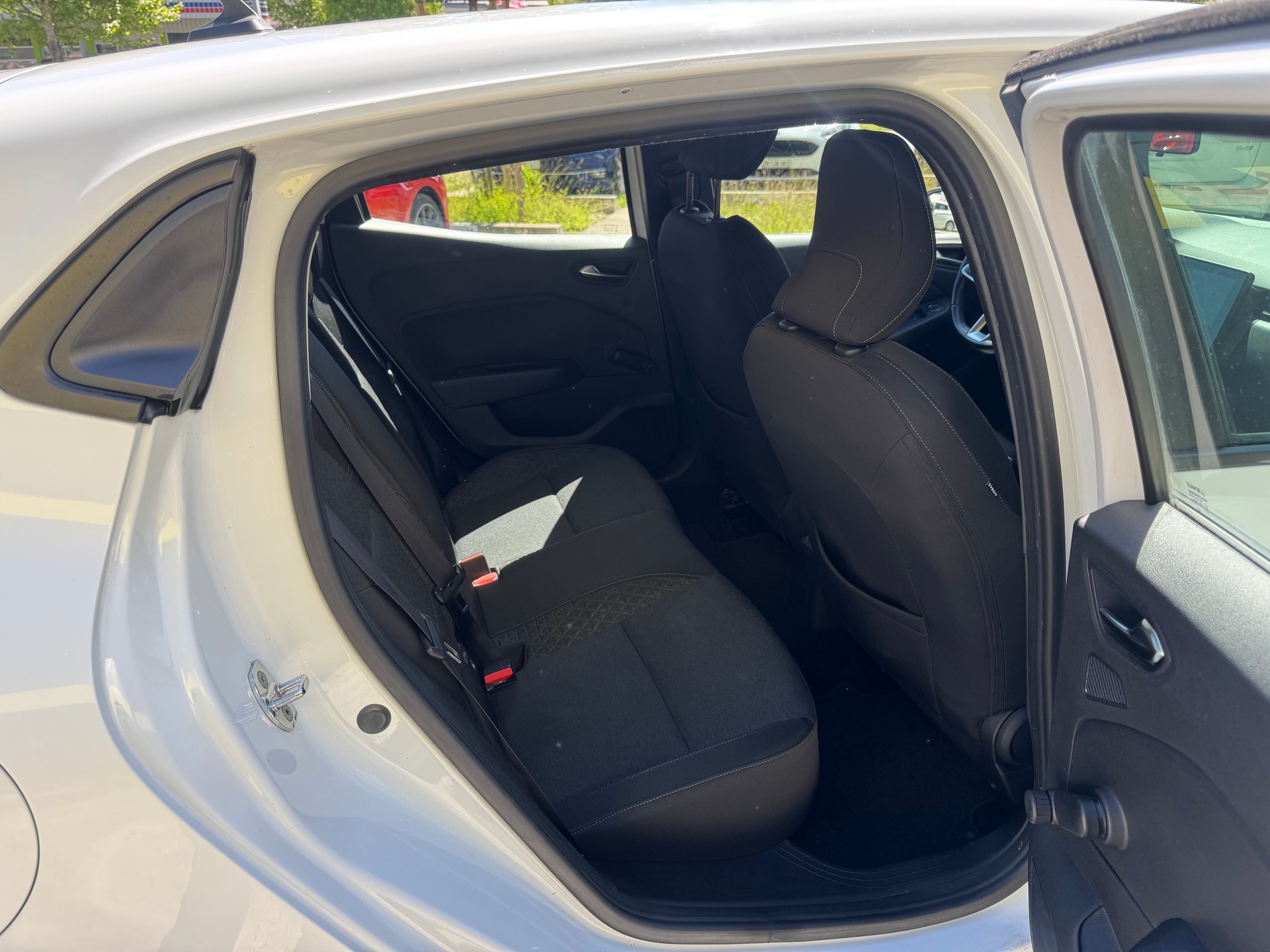 RENAULT Clio 1.0 Business-image-12