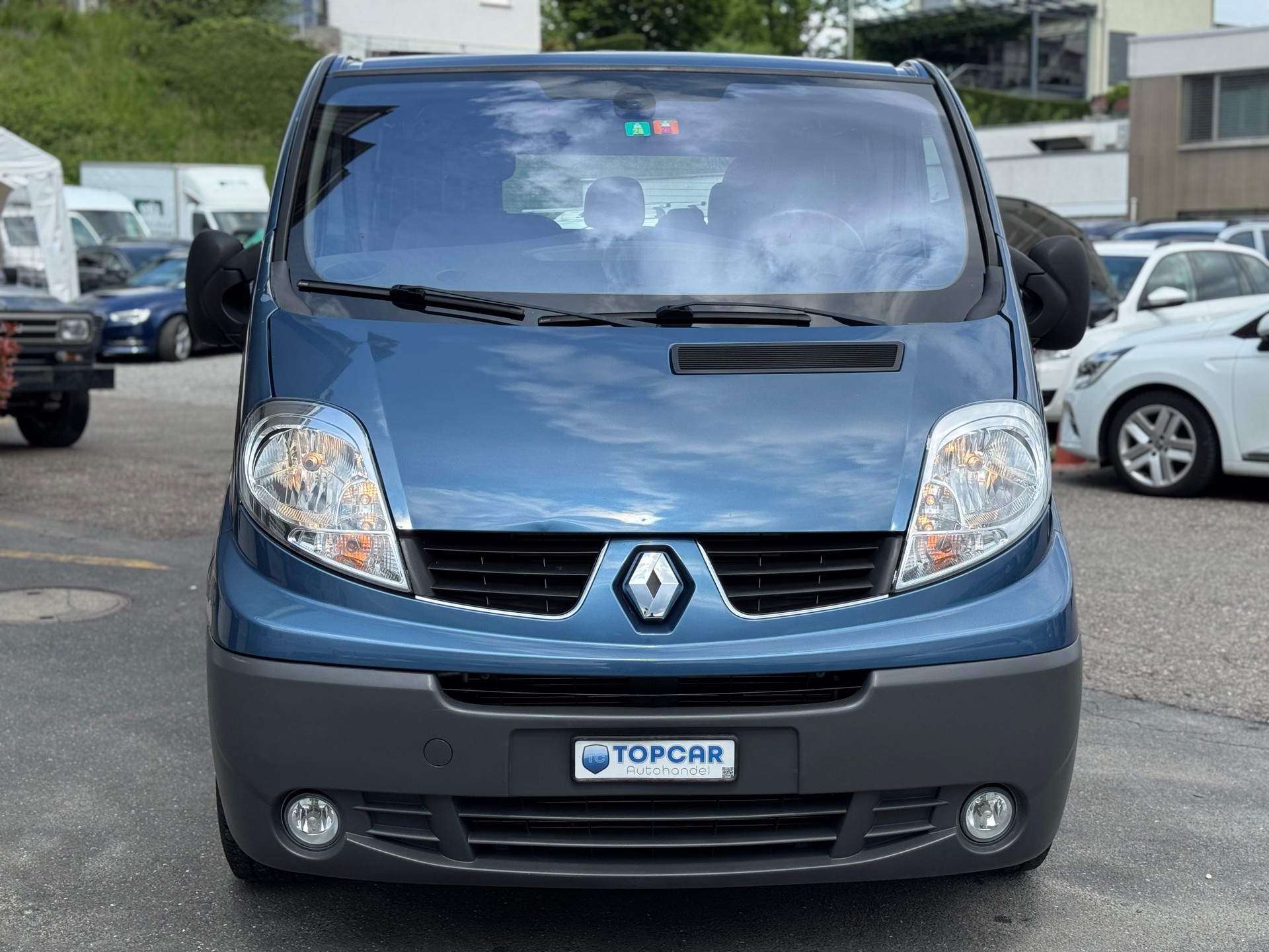 RENAULT Trafic 2.5 dCi L1H1 Passenger Authentique-image-1