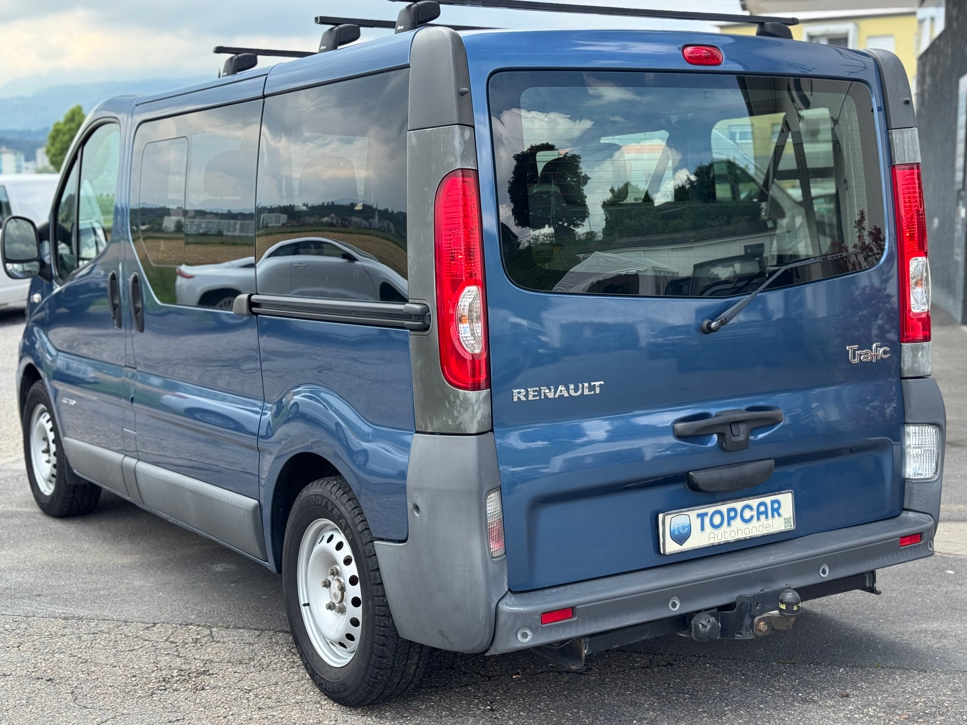 RENAULT Trafic 2.5 dCi L1H1 Passenger Authentique-image-2