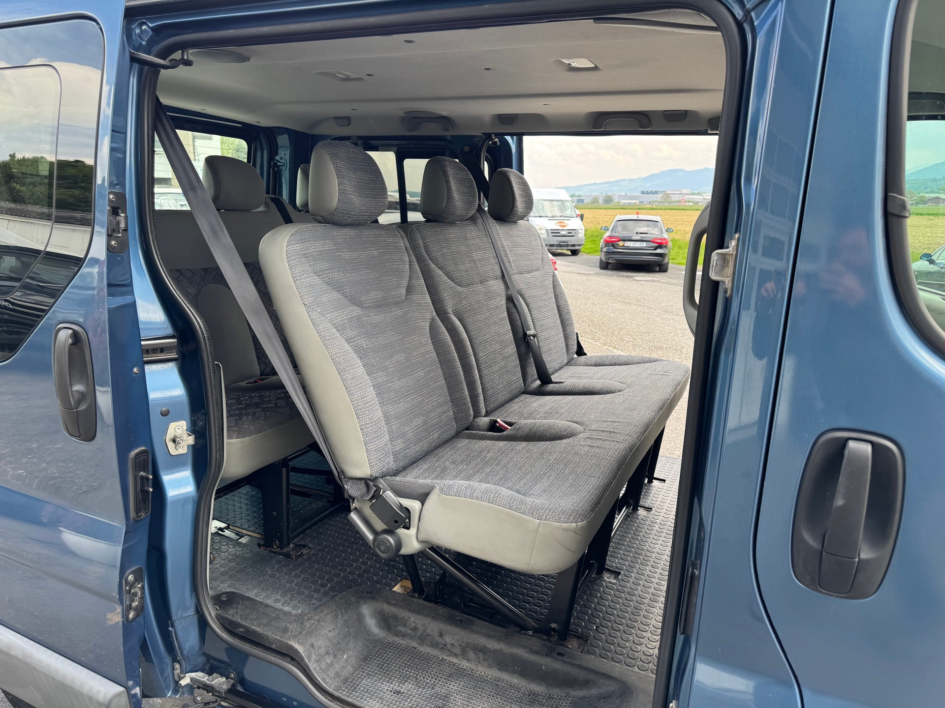 RENAULT Trafic 2.5 dCi L1H1 Passenger Authentique-image-7