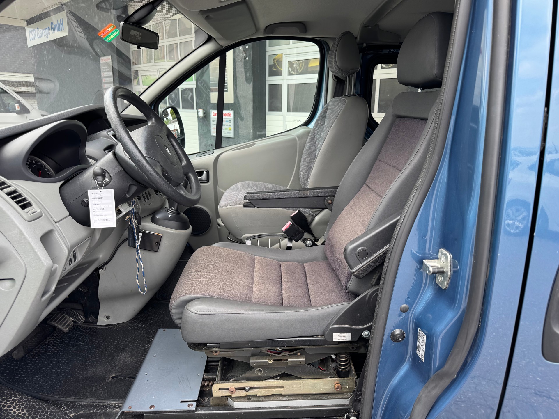 RENAULT Trafic 2.5 dCi L1H1 Passenger Authentique-image-11