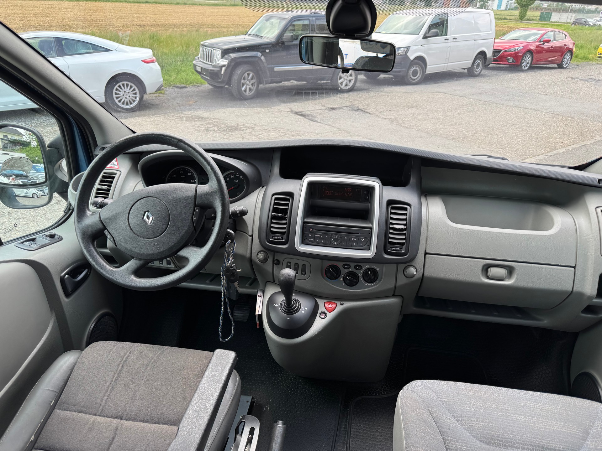RENAULT Trafic 2.5 dCi L1H1 Passenger Authentique-image-10