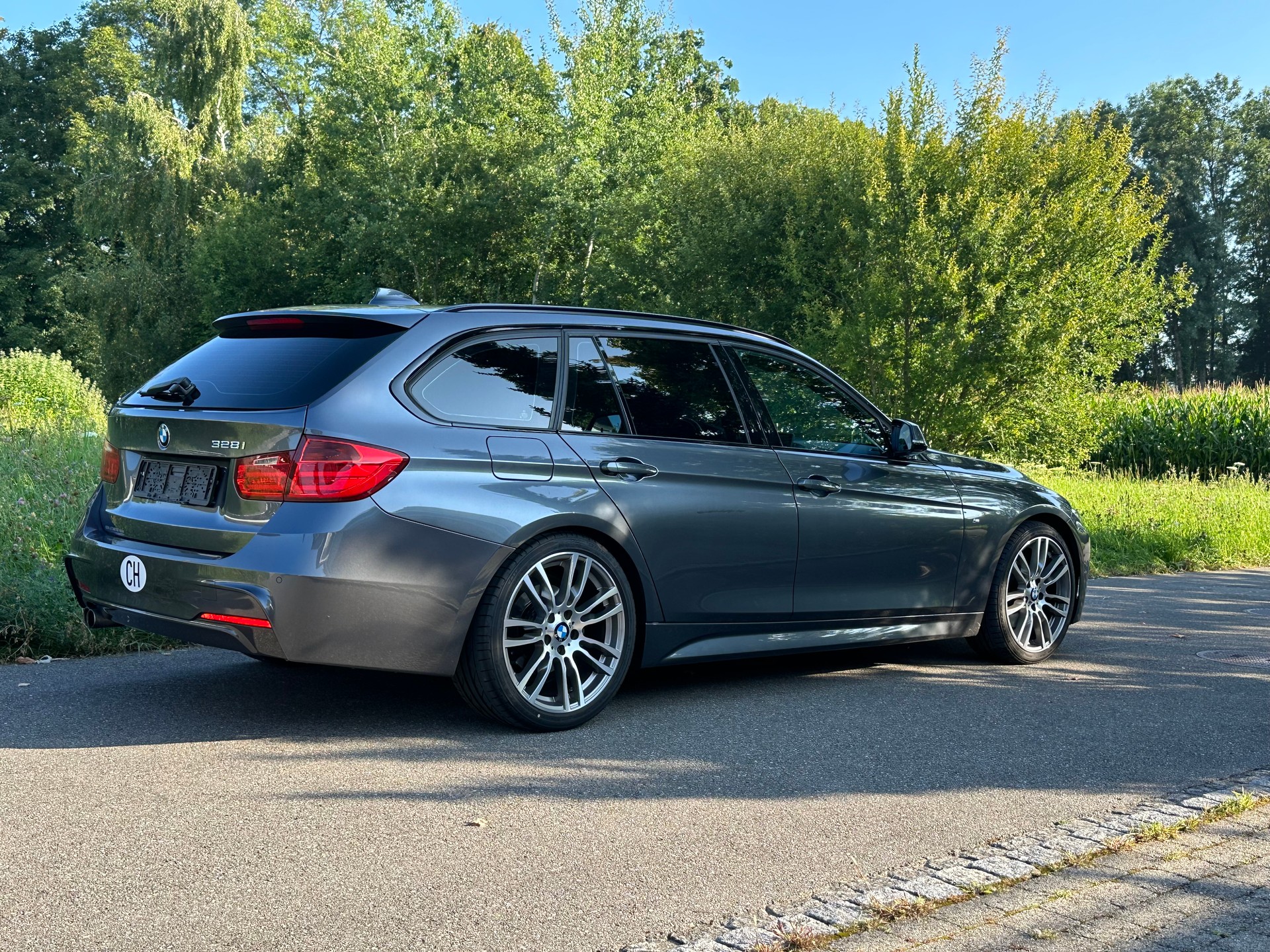 BMW 328i Touring Steptronic M-Sport Line-image-4