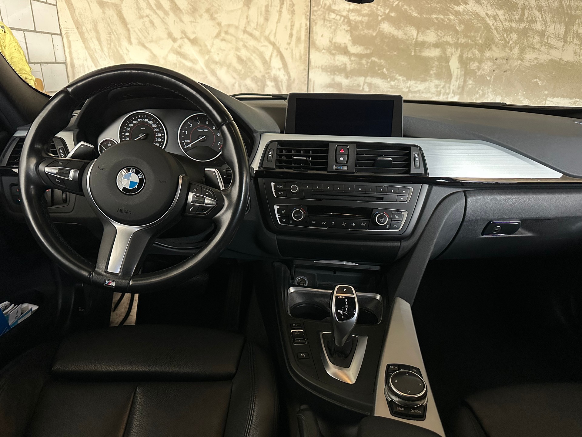 BMW 328i Touring Steptronic M-Sport Line-image-12