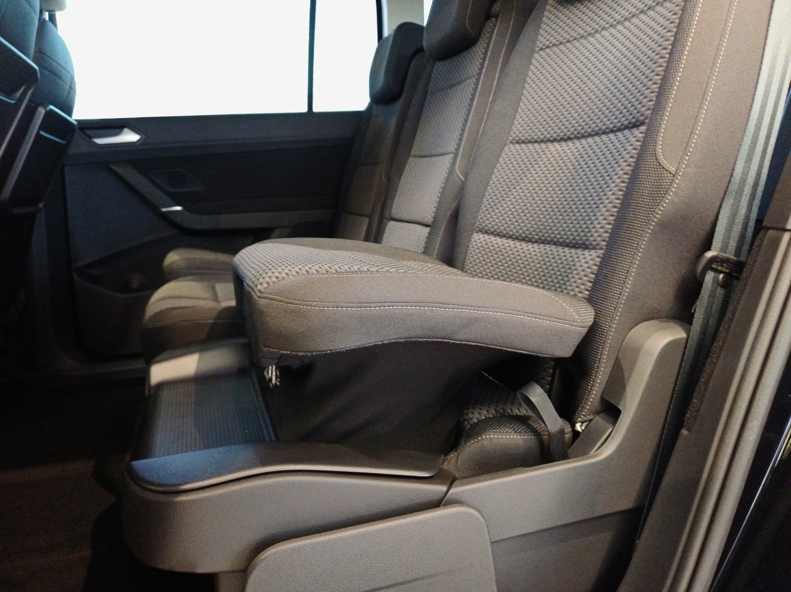 VW Touran 2.0 TDI BlueMotion Technology Comfortline DSG-image-14
