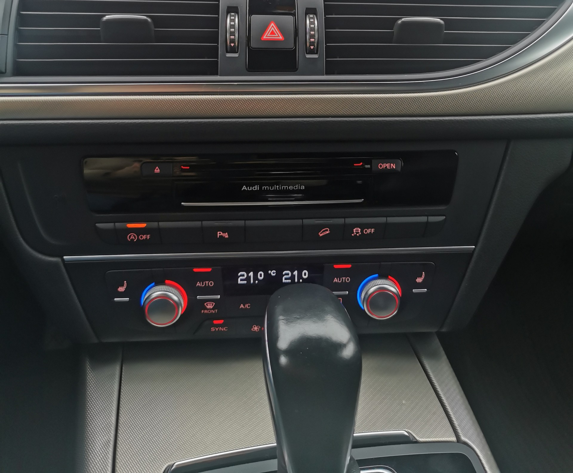 AUDI A6 allroad 3.0 TDI V6 quattro S-tronic-image-6
