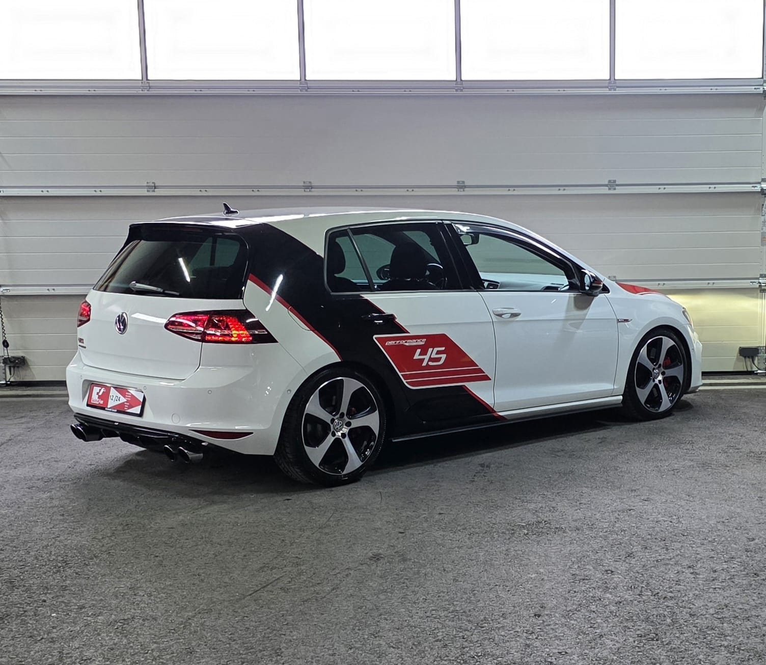 VW Golf 2.0 TSI GTI Performance Limited Edition *45 of 100* DSG **Ab Werk 275 PS** Frisch ab MFK: 06.2025** *CH-Fahrzeug*-image-4