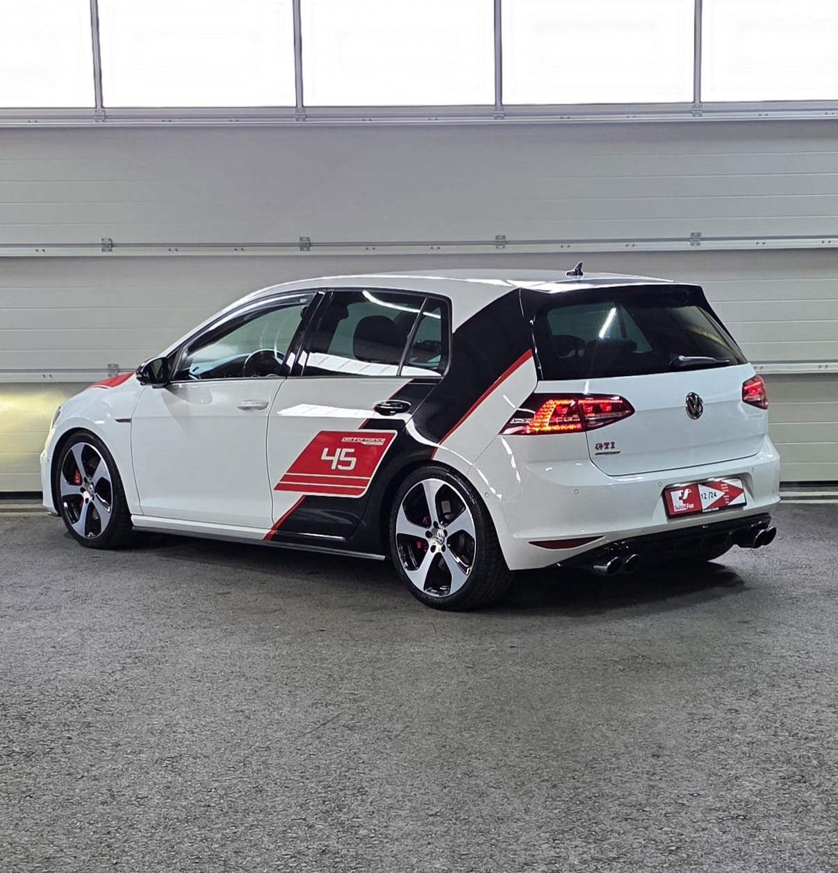 VW Golf 2.0 TSI GTI Performance Limited Edition *45 of 100* DSG **Ab Werk 275 PS** Frisch ab MFK: 06.2025** *CH-Fahrzeug*-image-2
