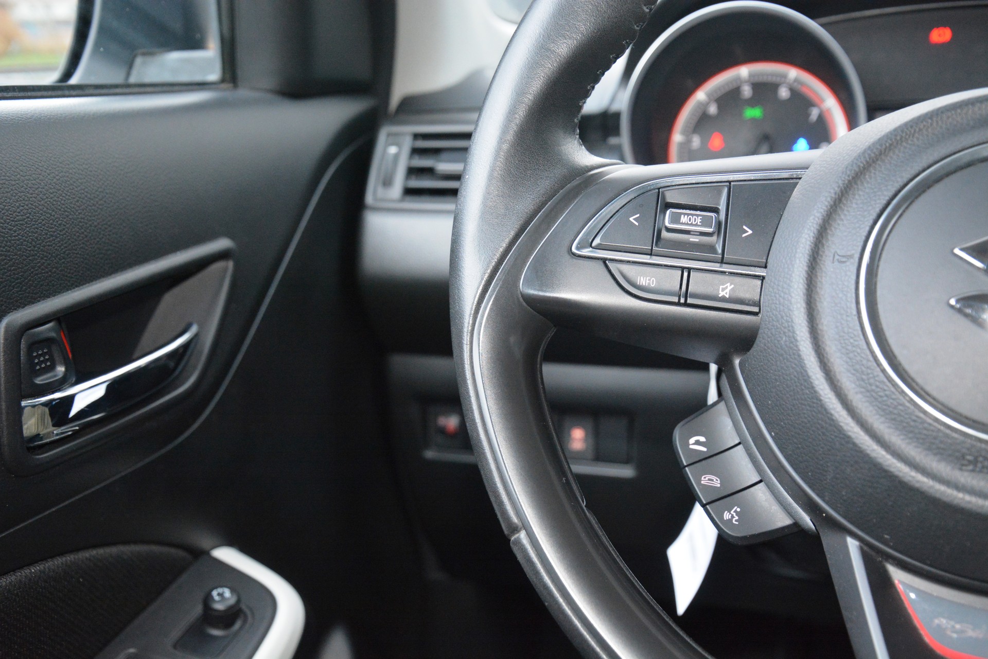 SUZUKI Swift 1.2i 16V Compact+ Allgrip 4x4-image-13