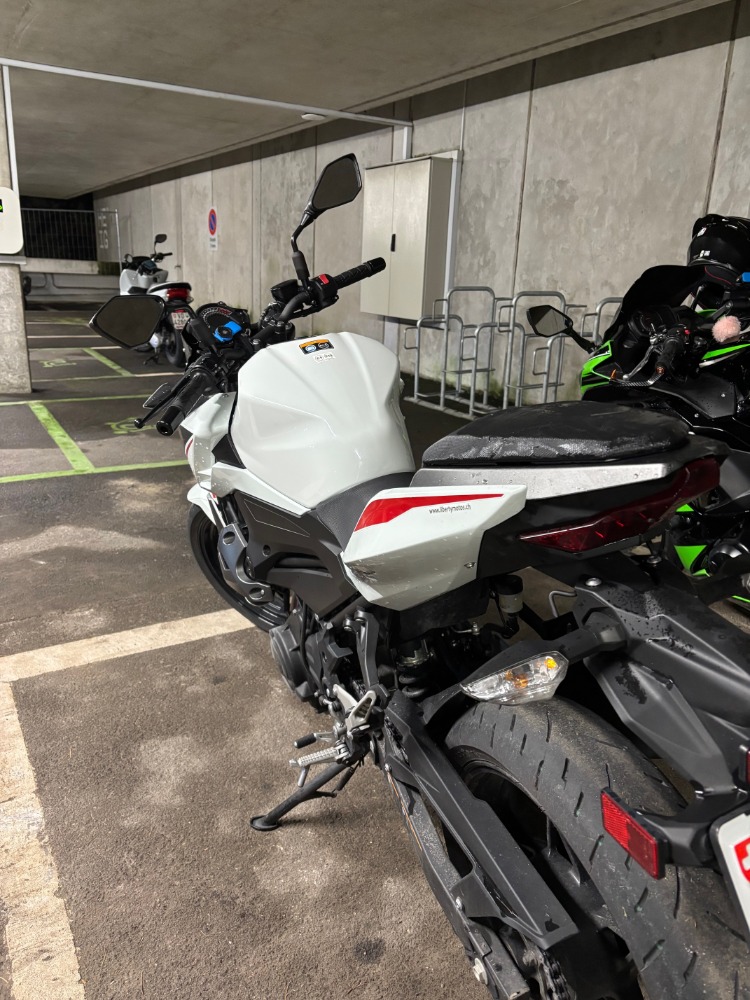KAWASAKI Z 400-image-1