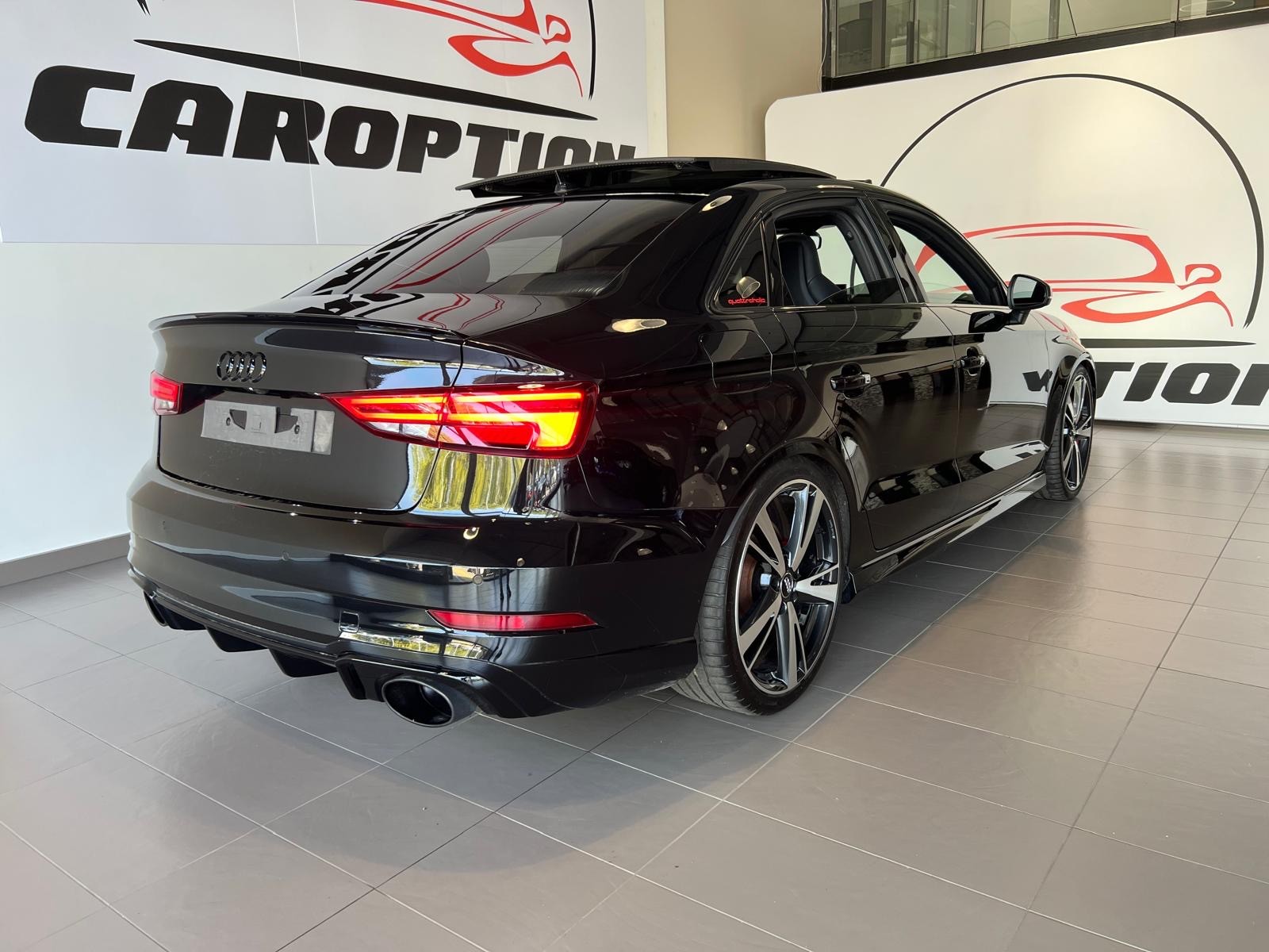 AUDI RS3 Limousine 2.5 TSI quattro S-tronic-image-12