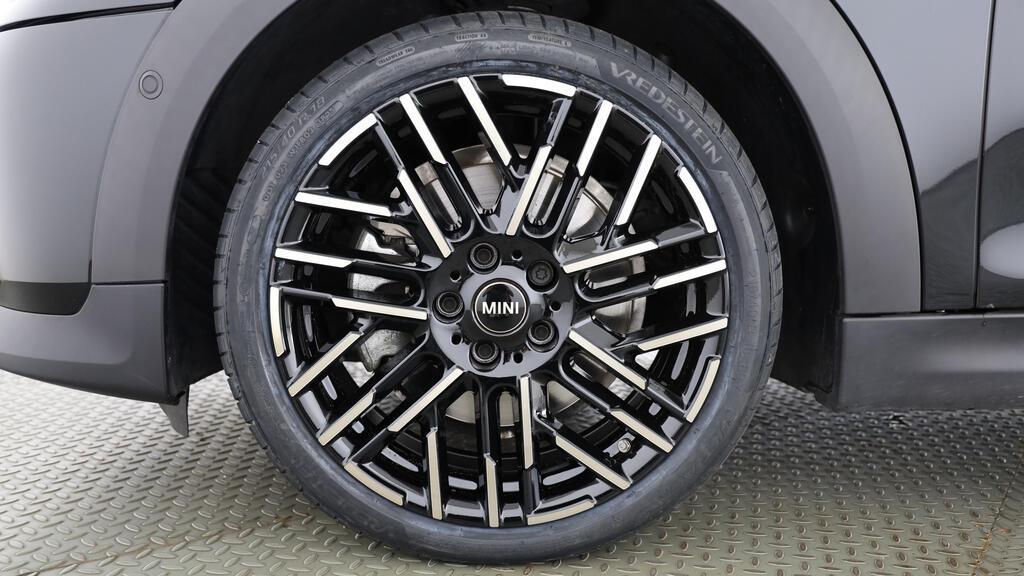 MINI Cooper S Cabrio-image-10