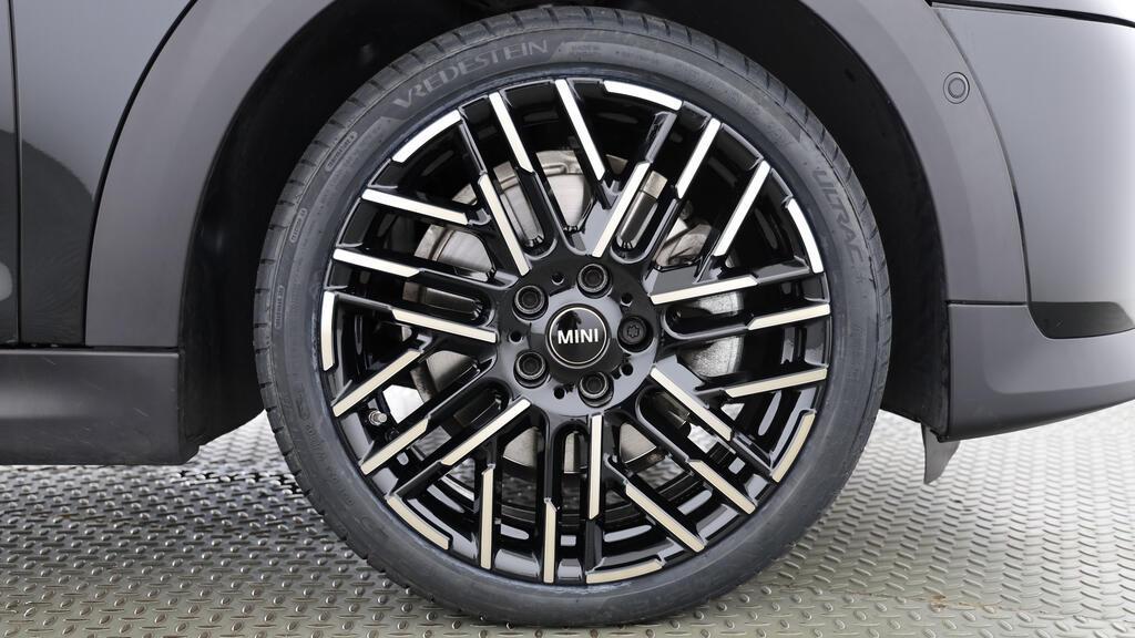 MINI Cooper S Cabrio-image-9