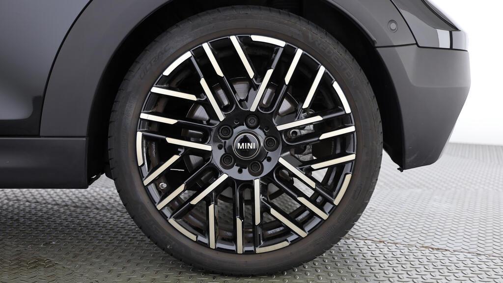 MINI Cooper S Cabrio-image-7