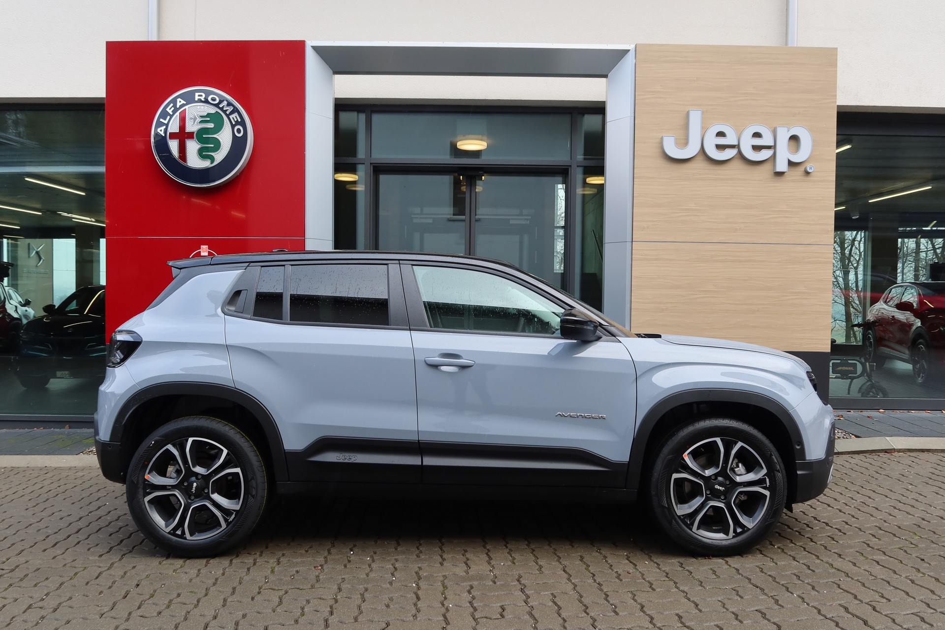 JEEP Avenger 1.2 T Summit Sky-image-4