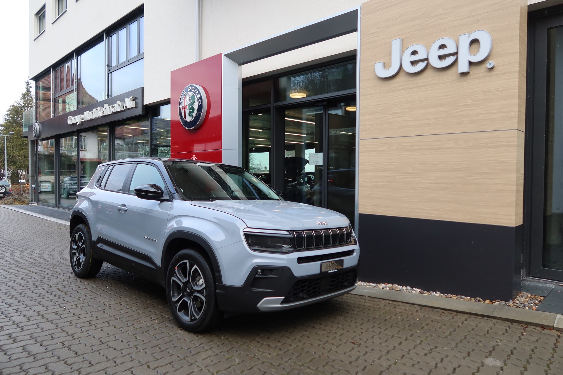 JEEP Avenger 1.2 T Summit Sky-image-0