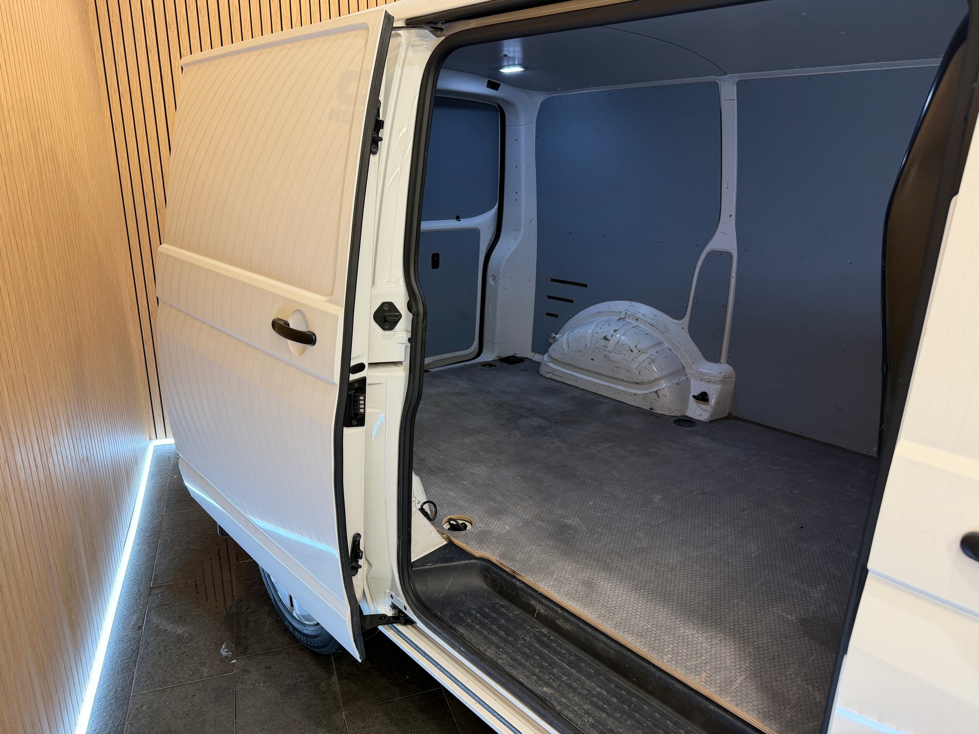 VW T6.1 2.0 TDI TRANSPORTER 3 Plätzer-image-5