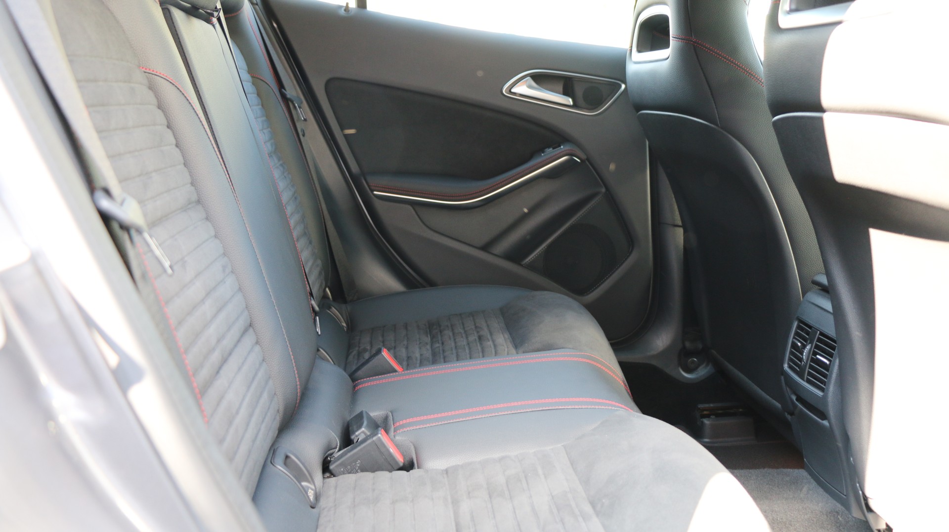 MERCEDES-BENZ GLA 250 AMG Line 4Matic-image-16
