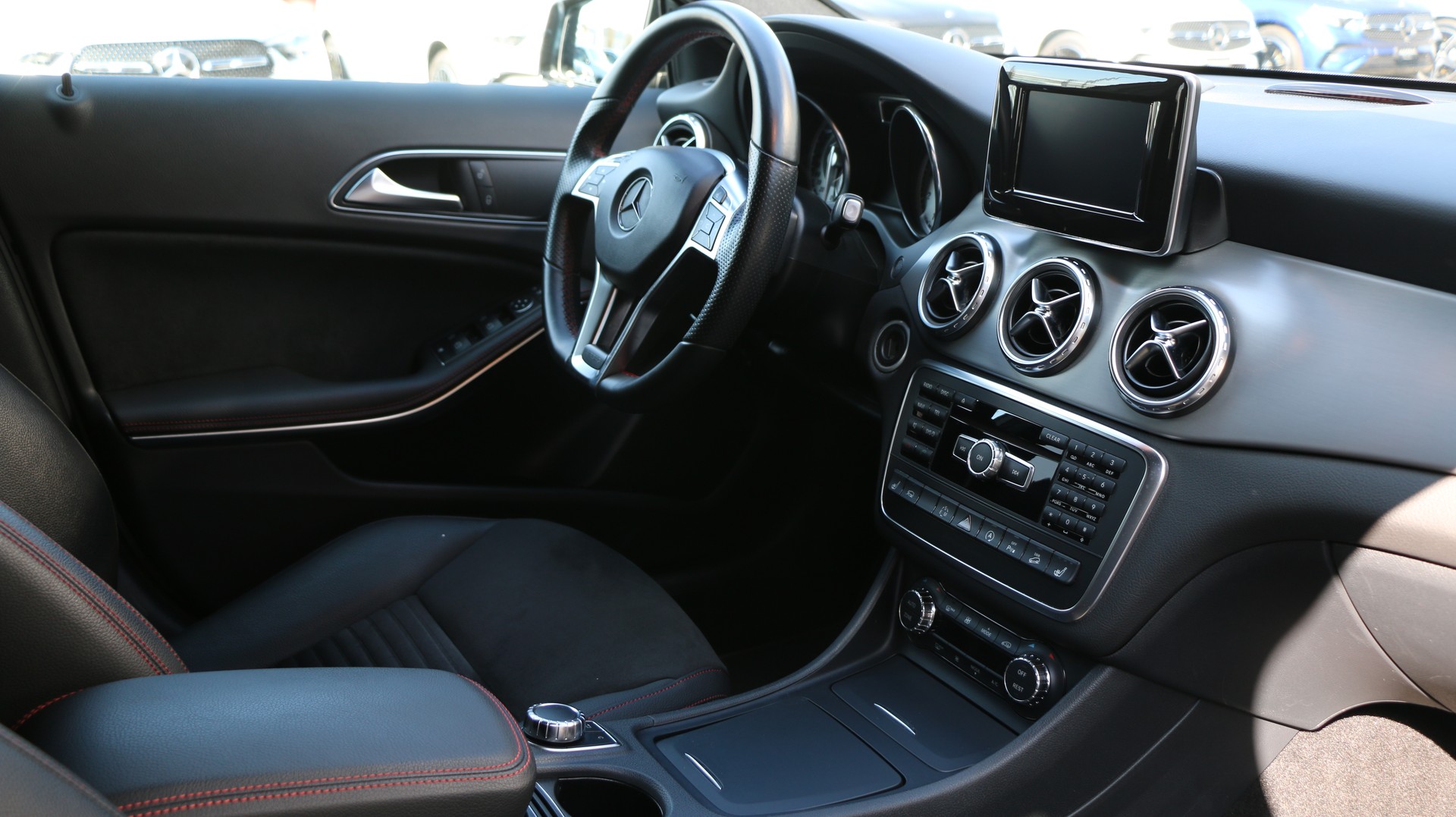 MERCEDES-BENZ GLA 250 AMG Line 4Matic-image-11