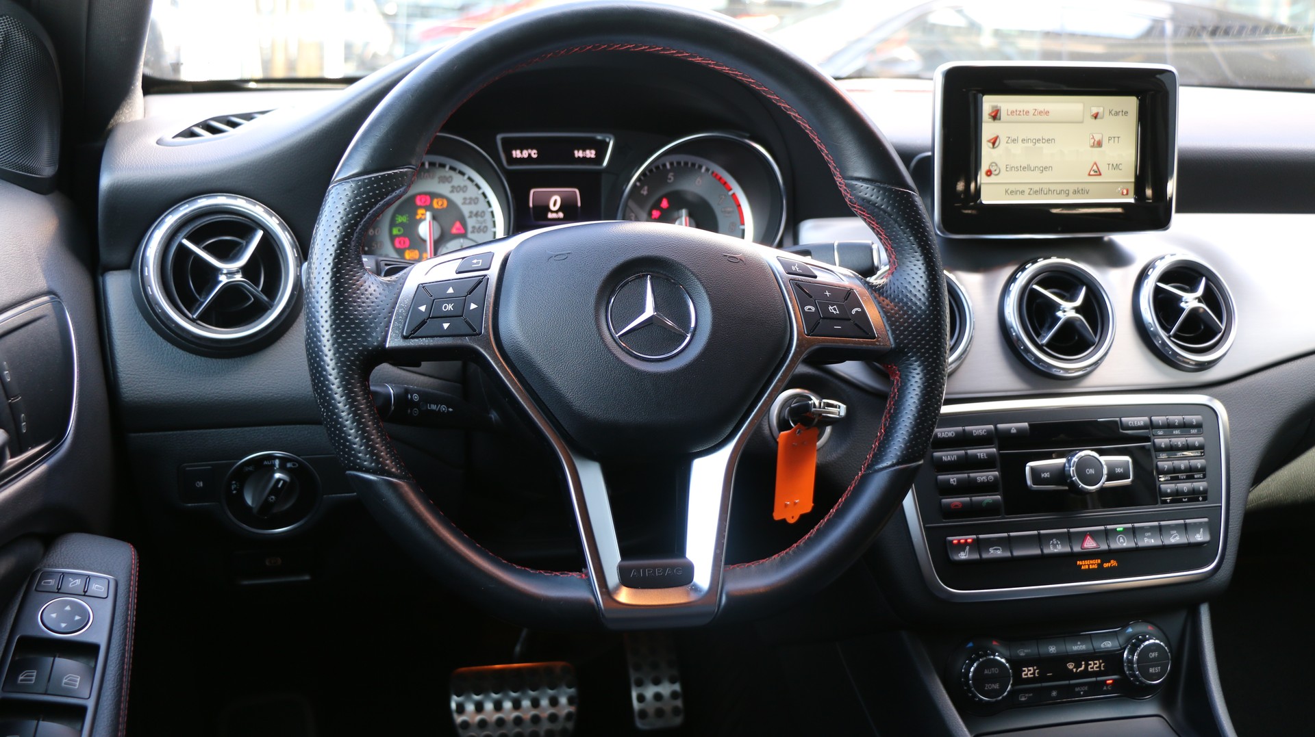 MERCEDES-BENZ GLA 250 AMG Line 4Matic-image-12