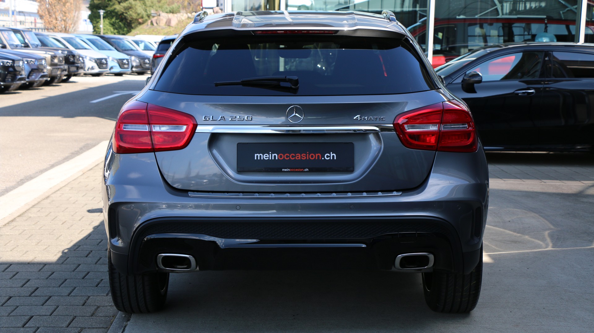 MERCEDES-BENZ GLA 250 AMG Line 4Matic-image-4