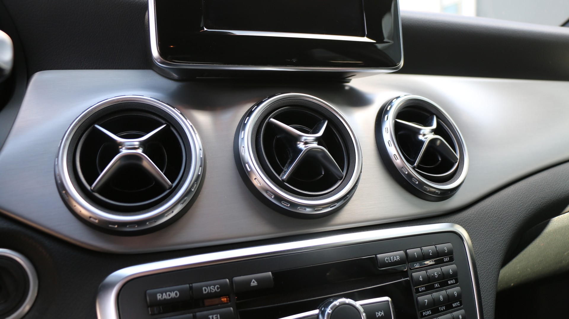 MERCEDES-BENZ GLA 250 AMG Line 4Matic-image-19