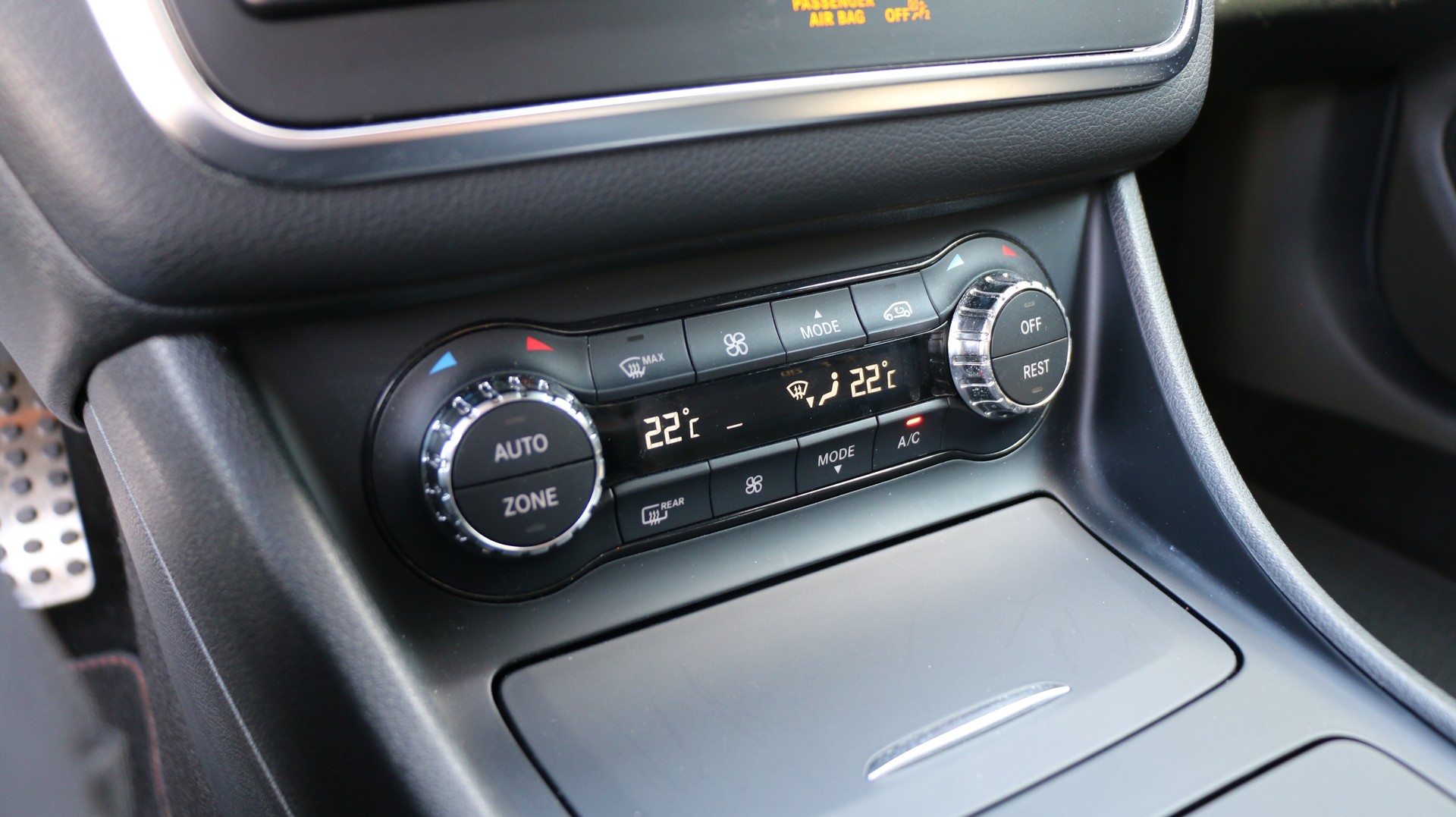 MERCEDES-BENZ GLA 250 AMG Line 4Matic-image-23