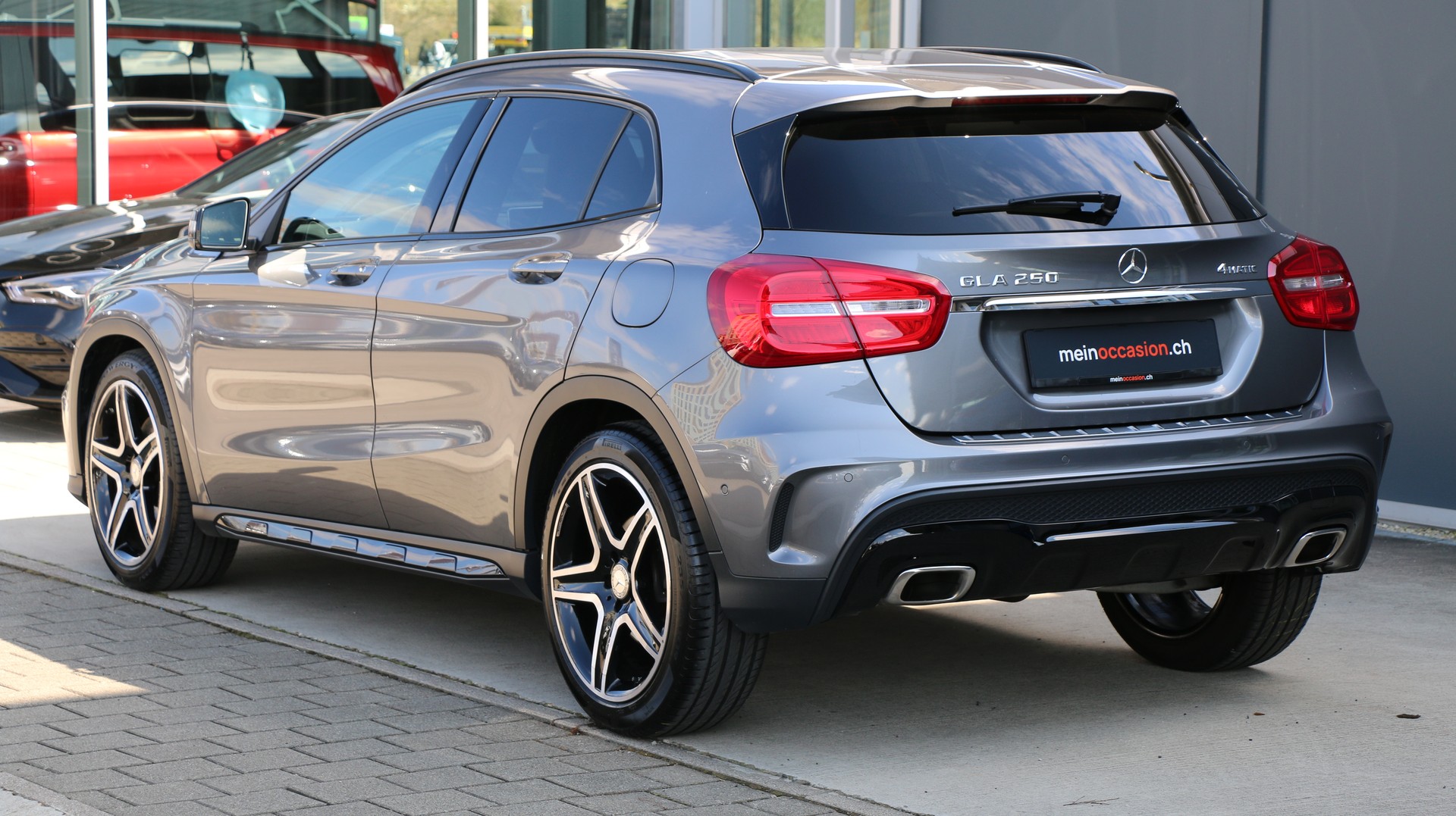 MERCEDES-BENZ GLA 250 AMG Line 4Matic-image-3