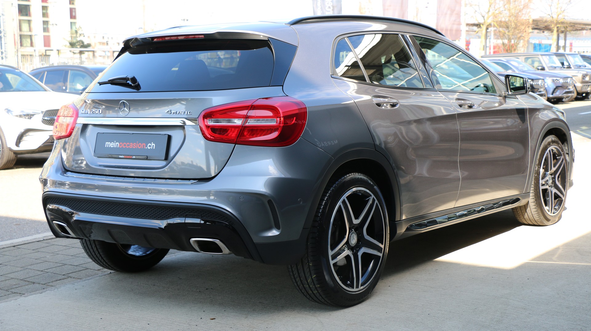MERCEDES-BENZ GLA 250 AMG Line 4Matic-image-5