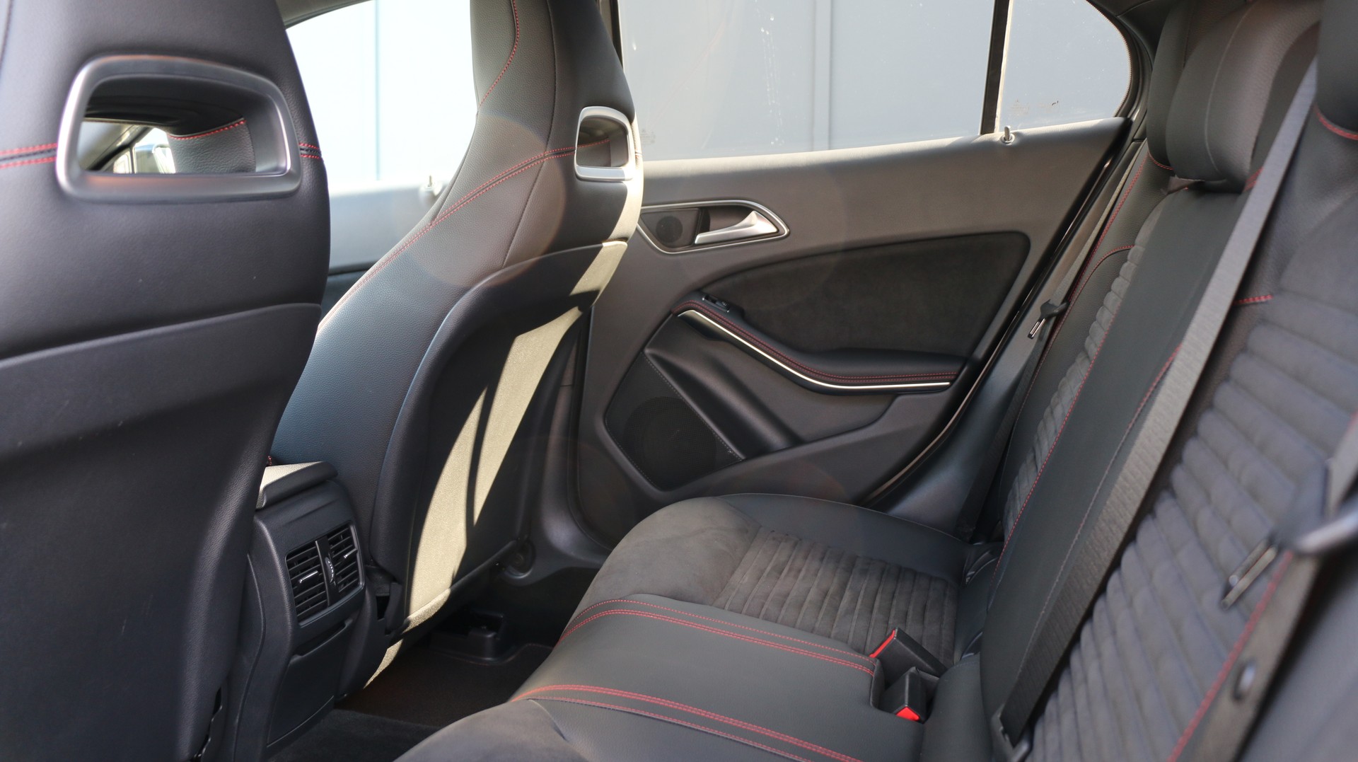 MERCEDES-BENZ GLA 250 AMG Line 4Matic-image-15