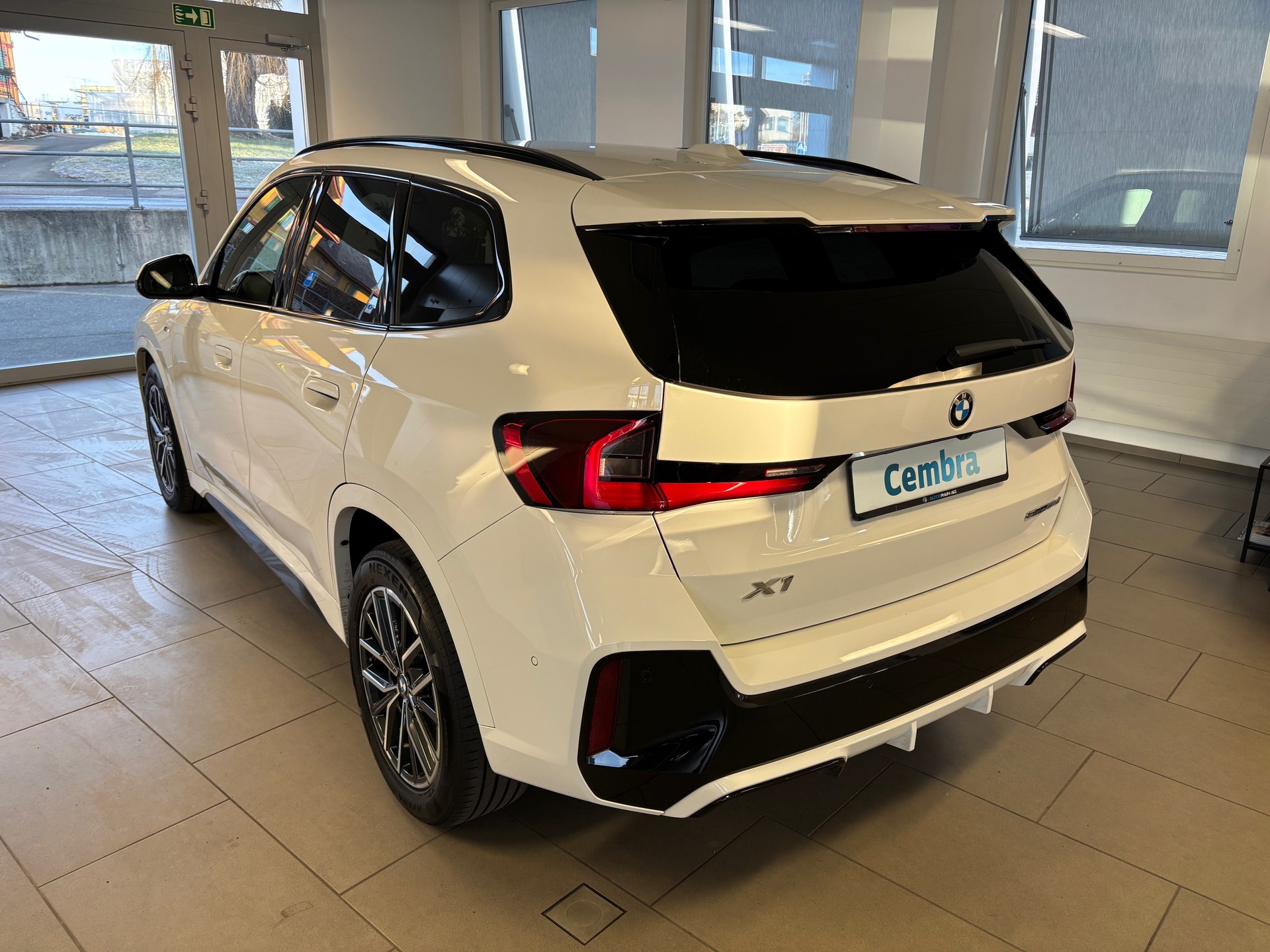 BMW X1 sDrive 18d M Sport-showroom-element-3