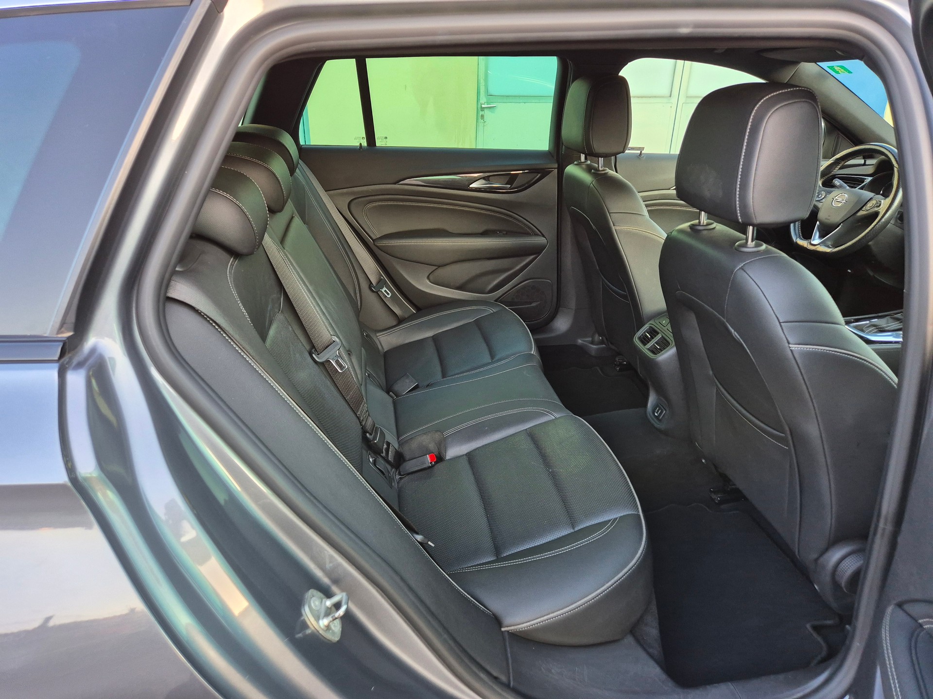 OPEL Insignia 2.0 T Sports Tourer Exclusive 4WD Automat-image-13