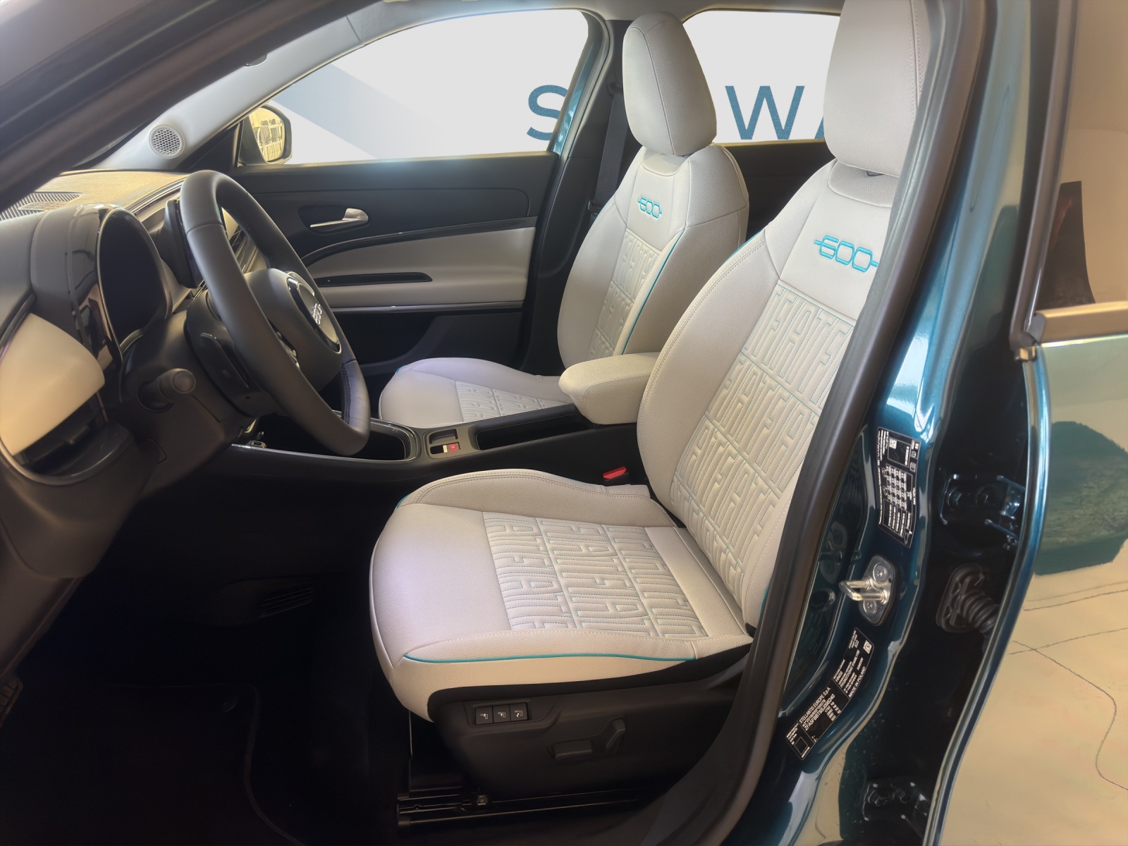 FIAT 600 1.2 Hybrid La Prima-image-8