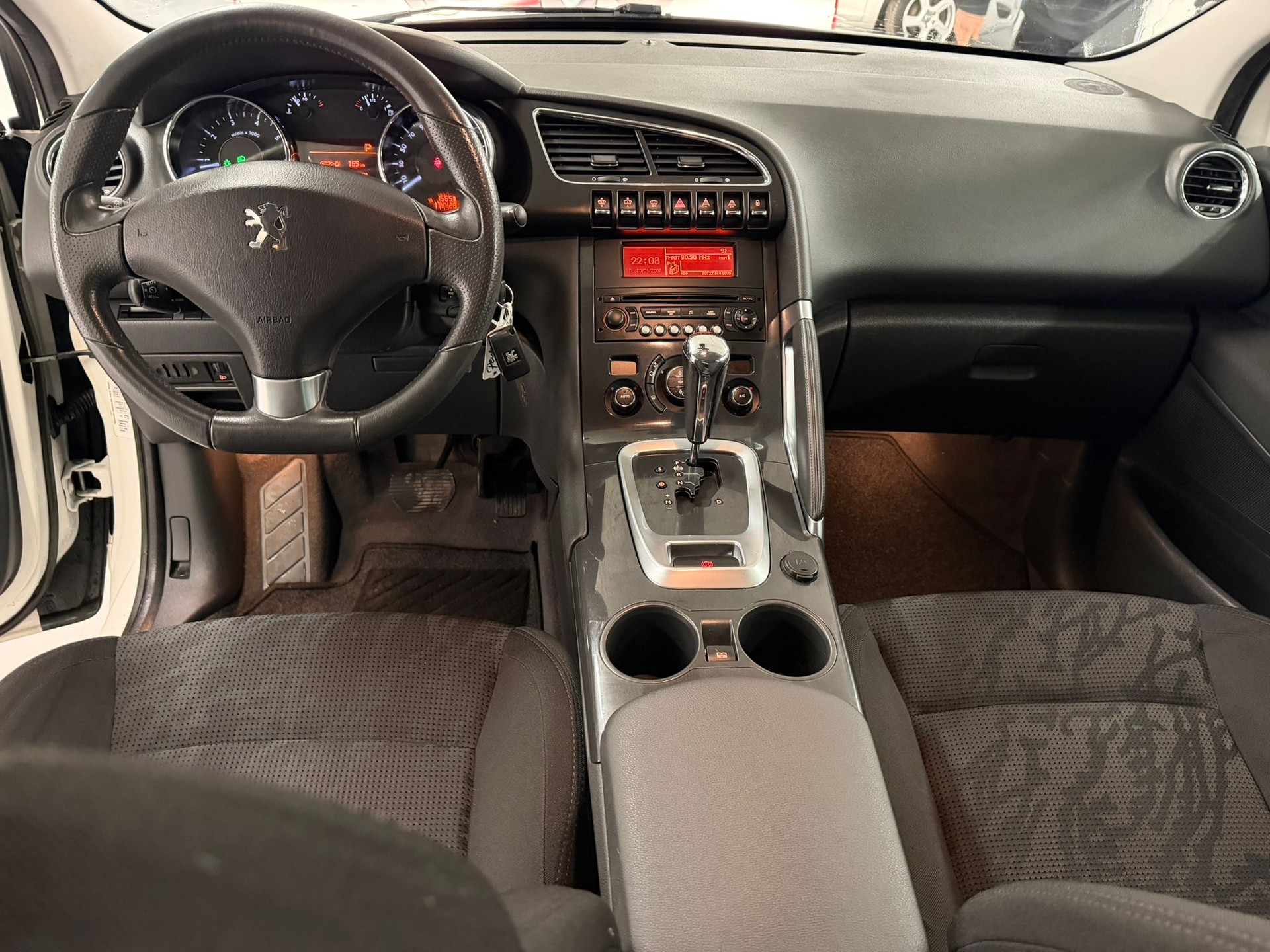 PEUGEOT 3008 1.6 16V T Sport Pack Tiptronic-image-9