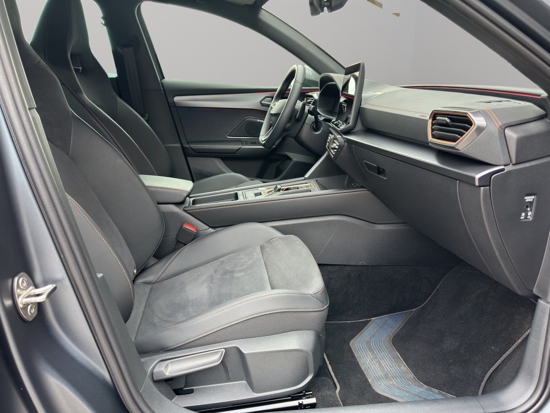 CUPRA Leon 2.0 TSI 300 VZ DSG-image-11