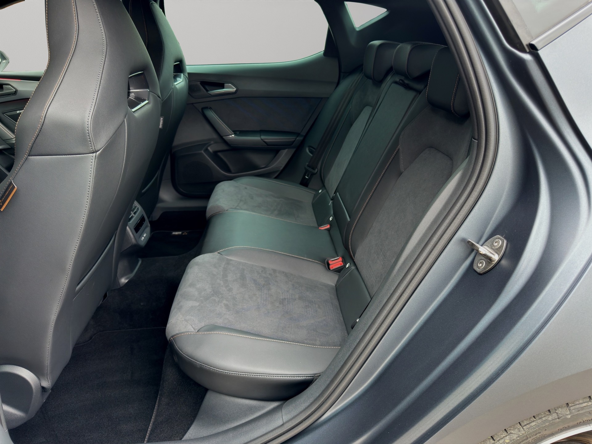 CUPRA Leon 2.0 TSI 300 VZ DSG-image-9