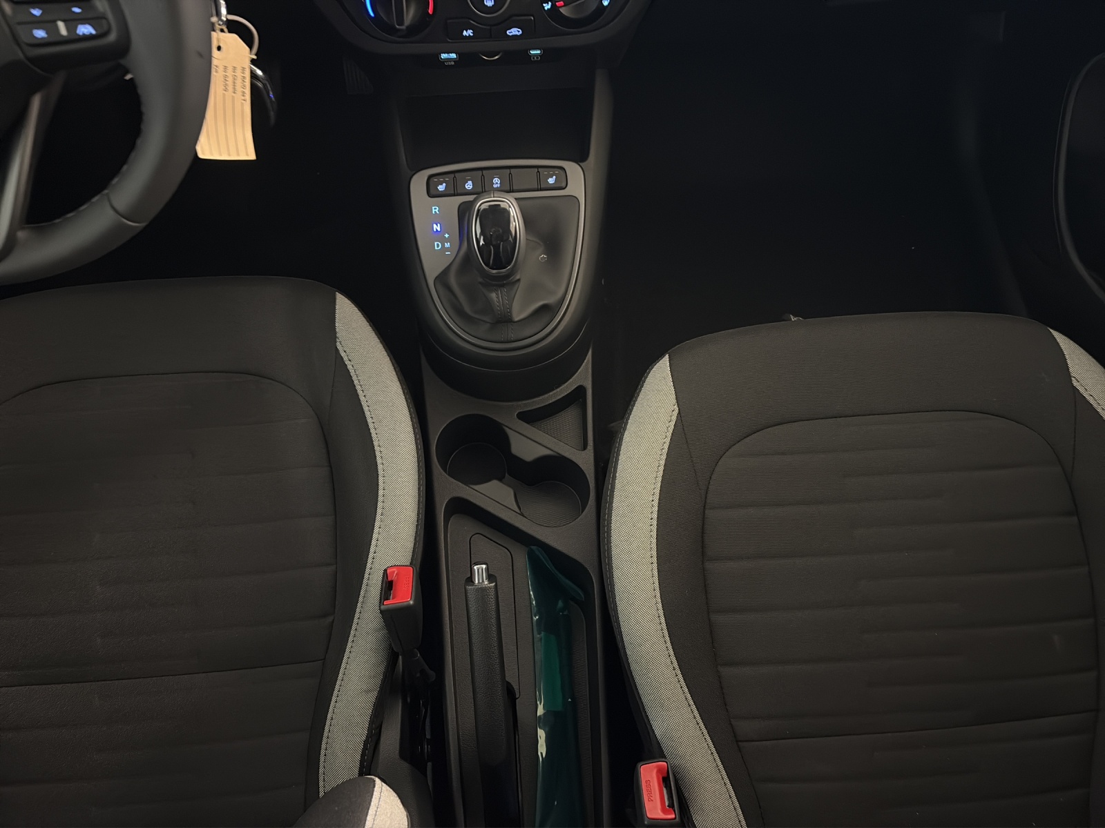 HYUNDAI i10 1.2 Amplia Aut.-image-14