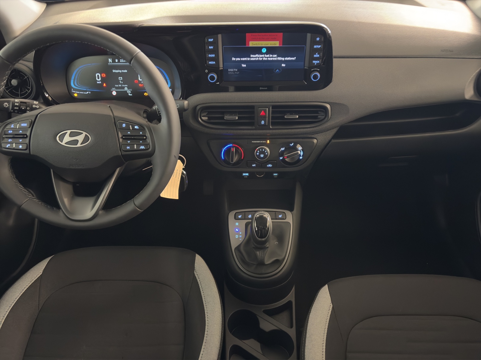HYUNDAI i10 1.2 Amplia Aut.-image-11