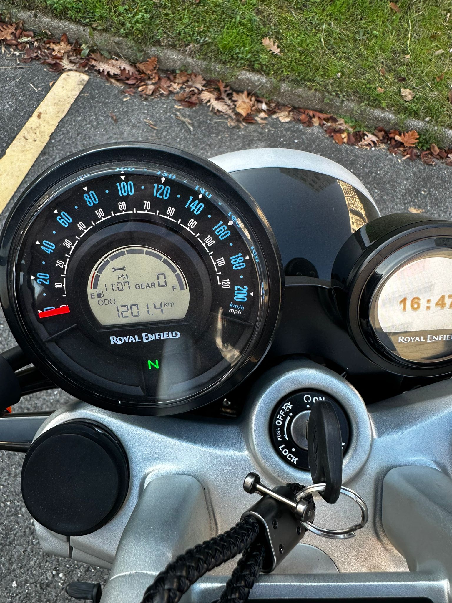 ROYAL ENFIELD Super Meteor 650 Astral-image-7