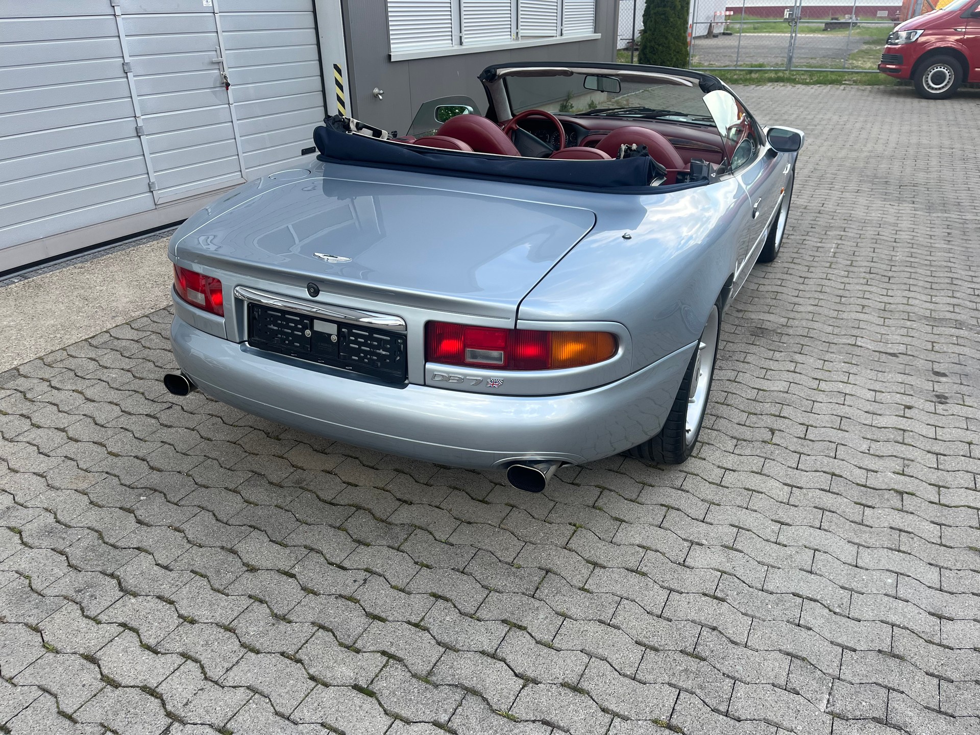 ASTON MARTIN DB7 Volante-image-3