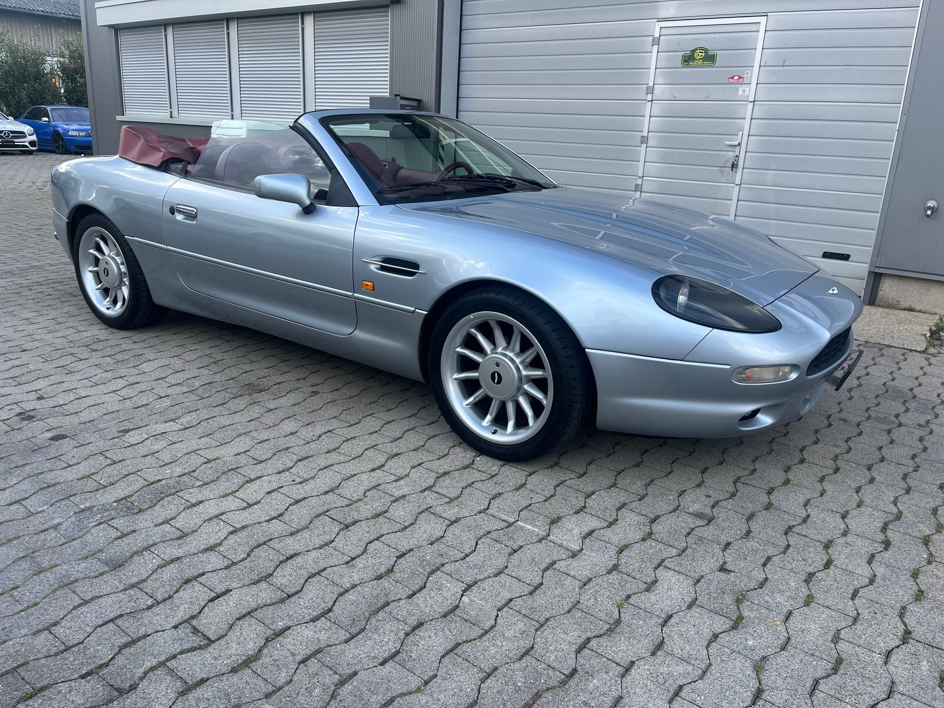 ASTON MARTIN DB7 Volante-image-1