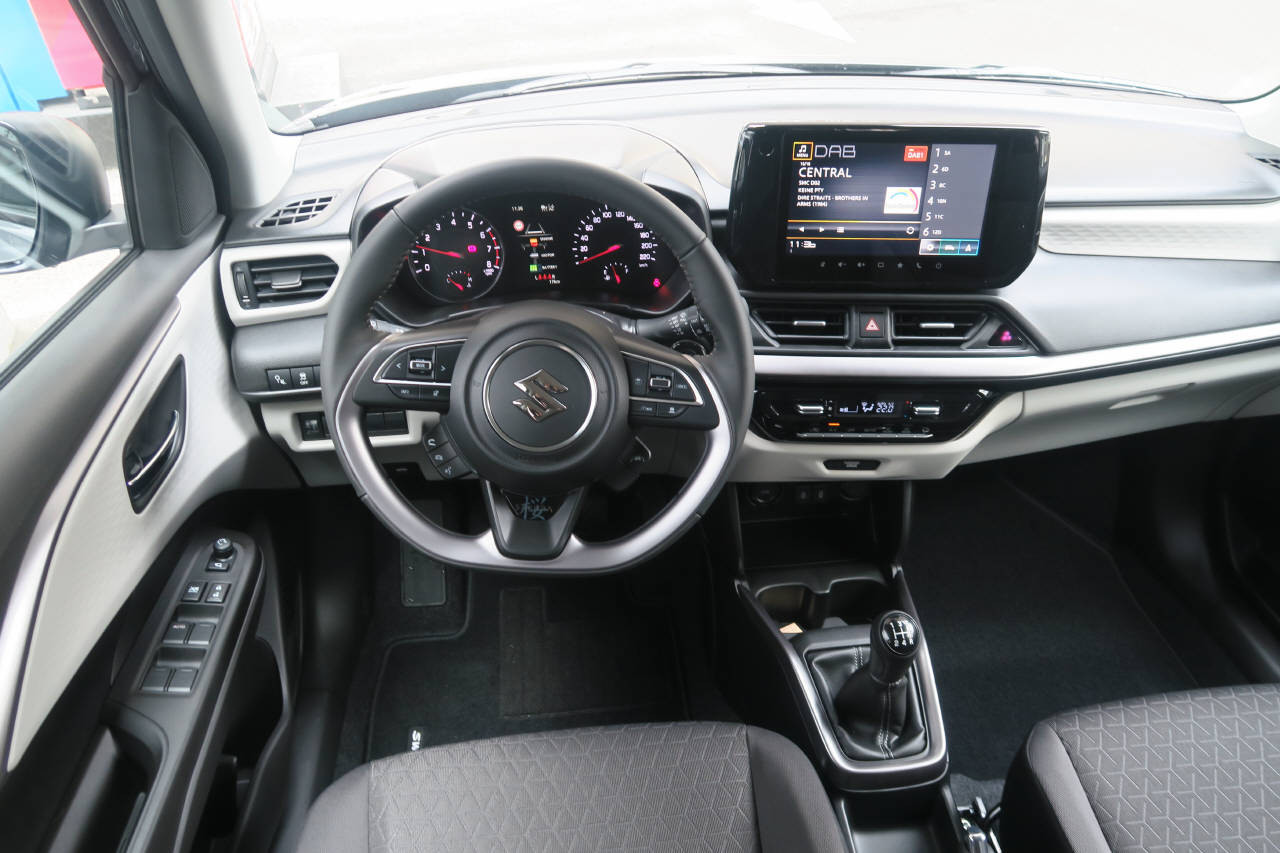 SUZUKI Swift 1.2 Sakura Top Hybrid 4x4-image-4