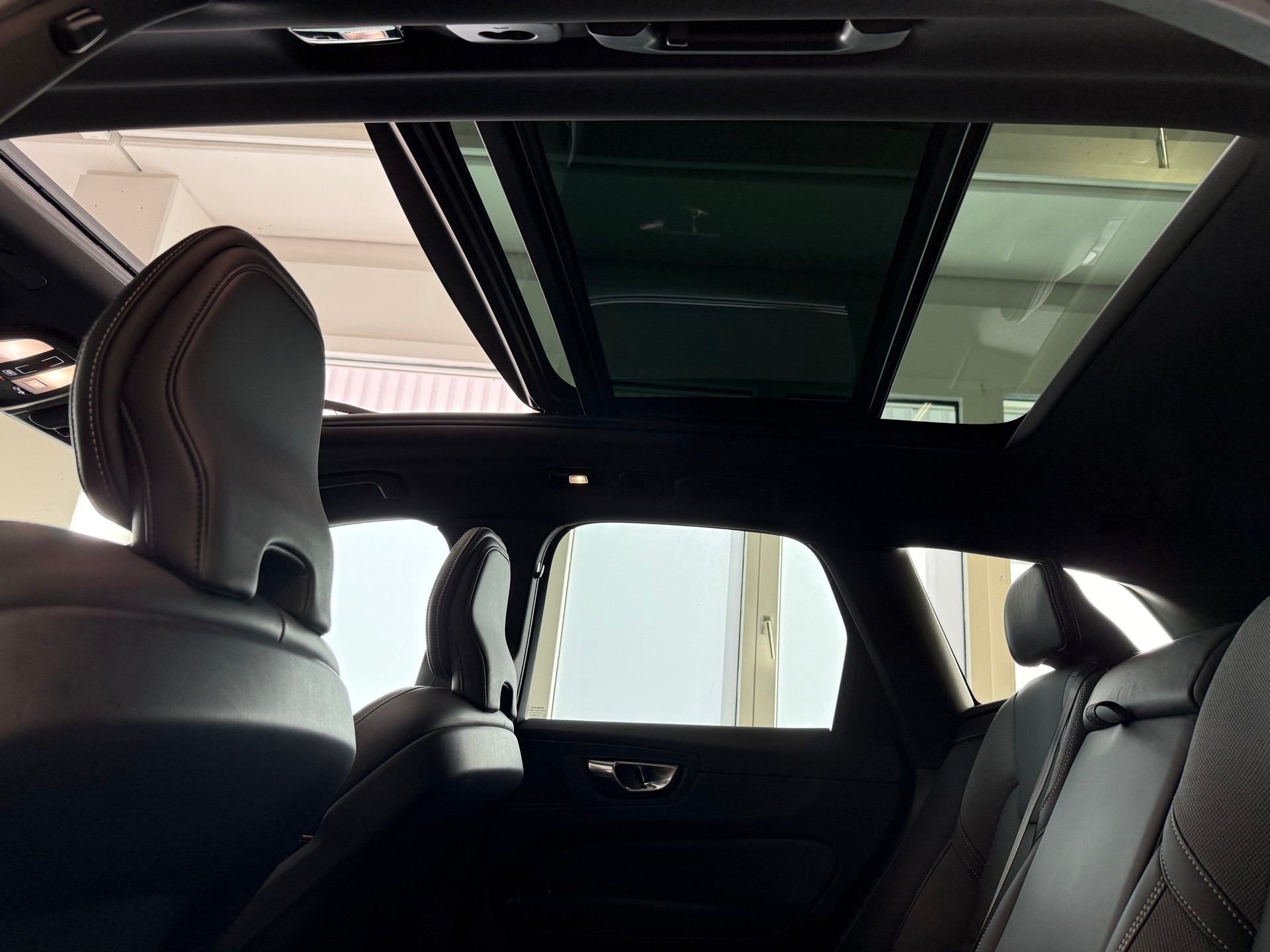 VOLVO XC60 B5 Benzin Mild Hybrid AWD Plus Dark Geartronic-image-20