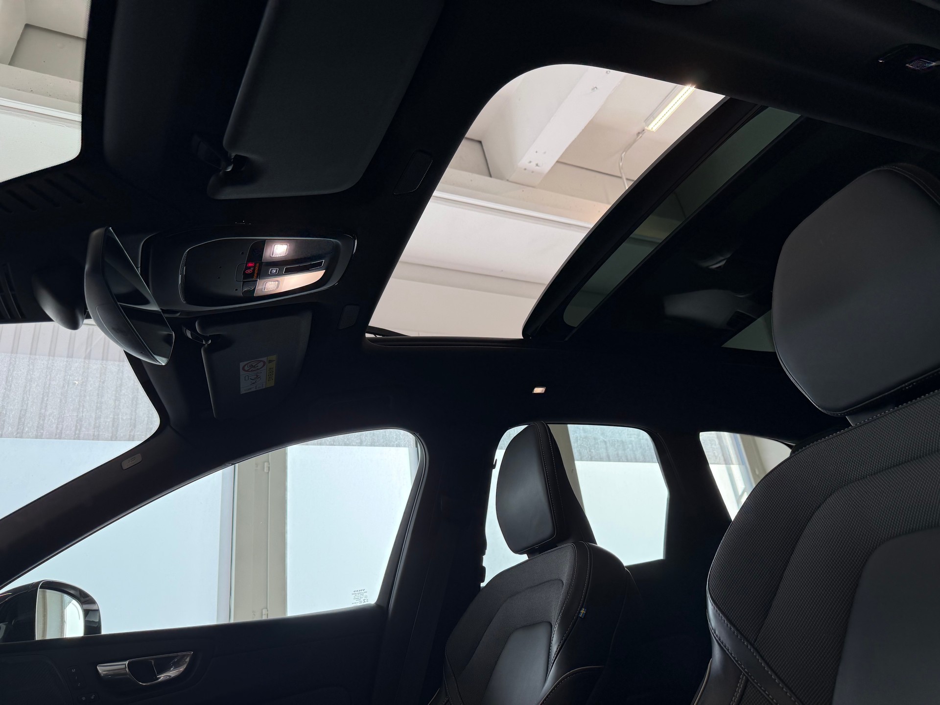 VOLVO XC60 B5 Benzin Mild Hybrid AWD Plus Dark Geartronic-image-14