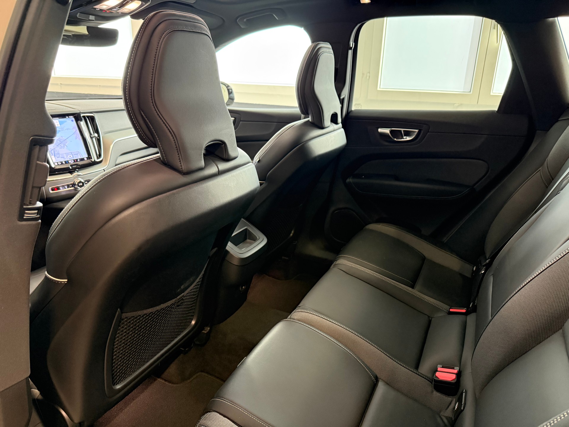 VOLVO XC60 B5 Benzin Mild Hybrid AWD Plus Dark Geartronic-image-15