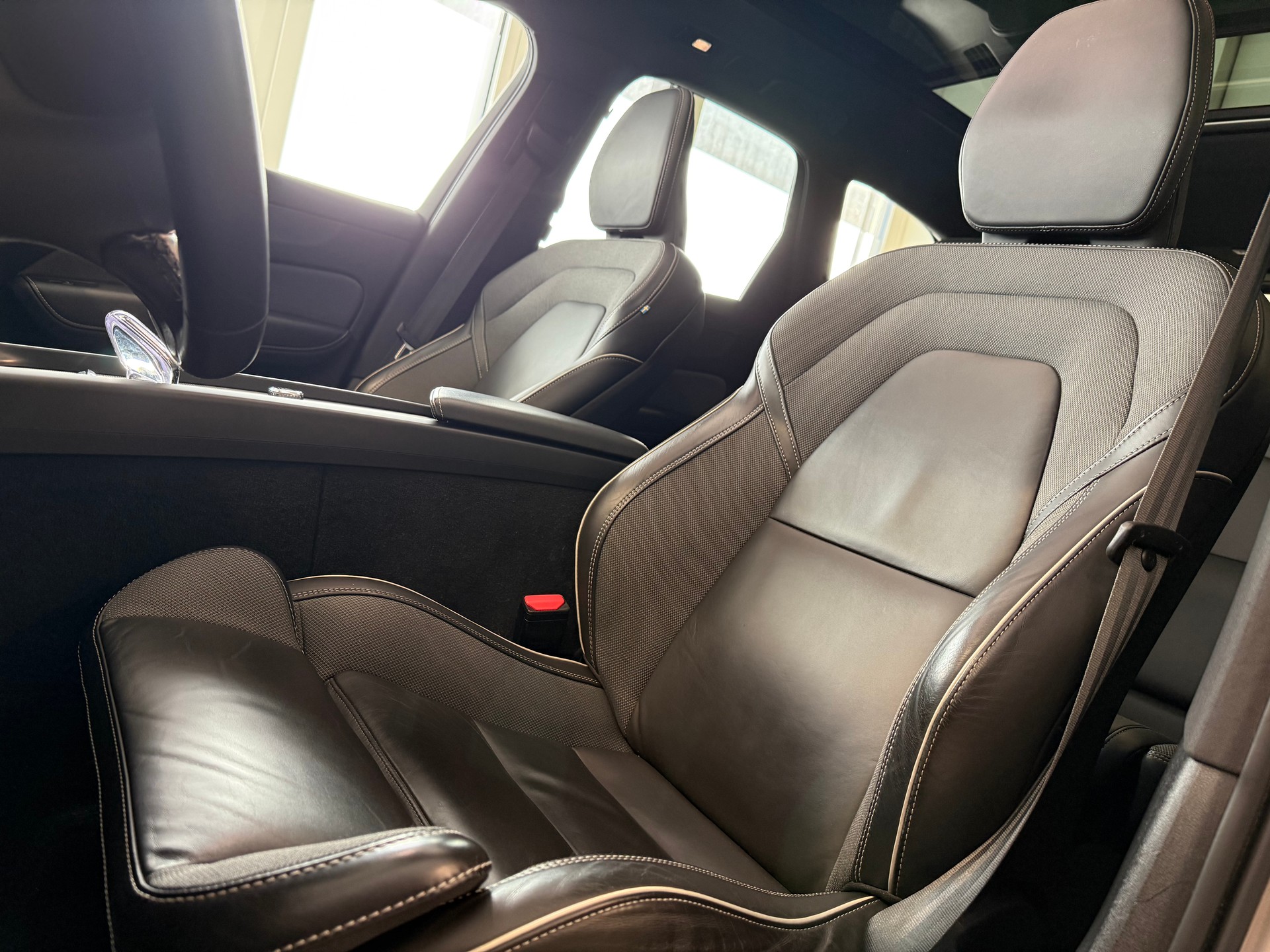 VOLVO XC60 B5 Benzin Mild Hybrid AWD Plus Dark Geartronic-image-13