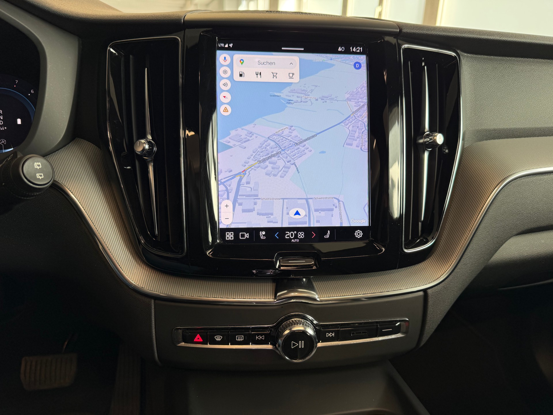 VOLVO XC60 B5 Benzin Mild Hybrid AWD Plus Dark Geartronic-image-8
