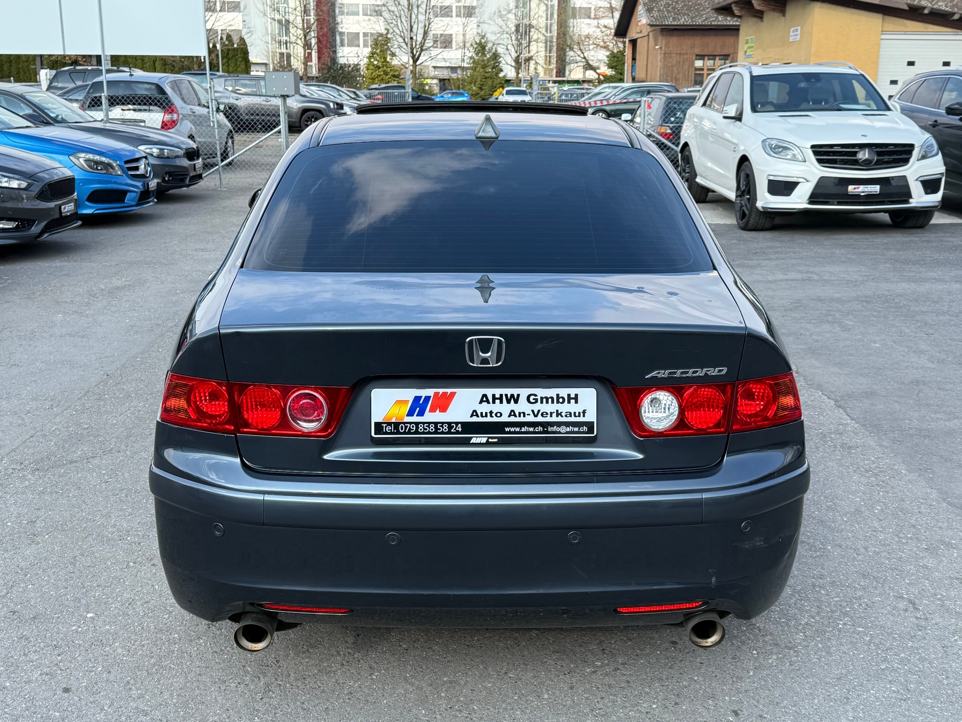 HONDA Accord 2.4i S Executive Automatic / Frisch ab MFK & Service / 190PS / Schiebedach / Leder / PDC / 8-fach bereift-image-4