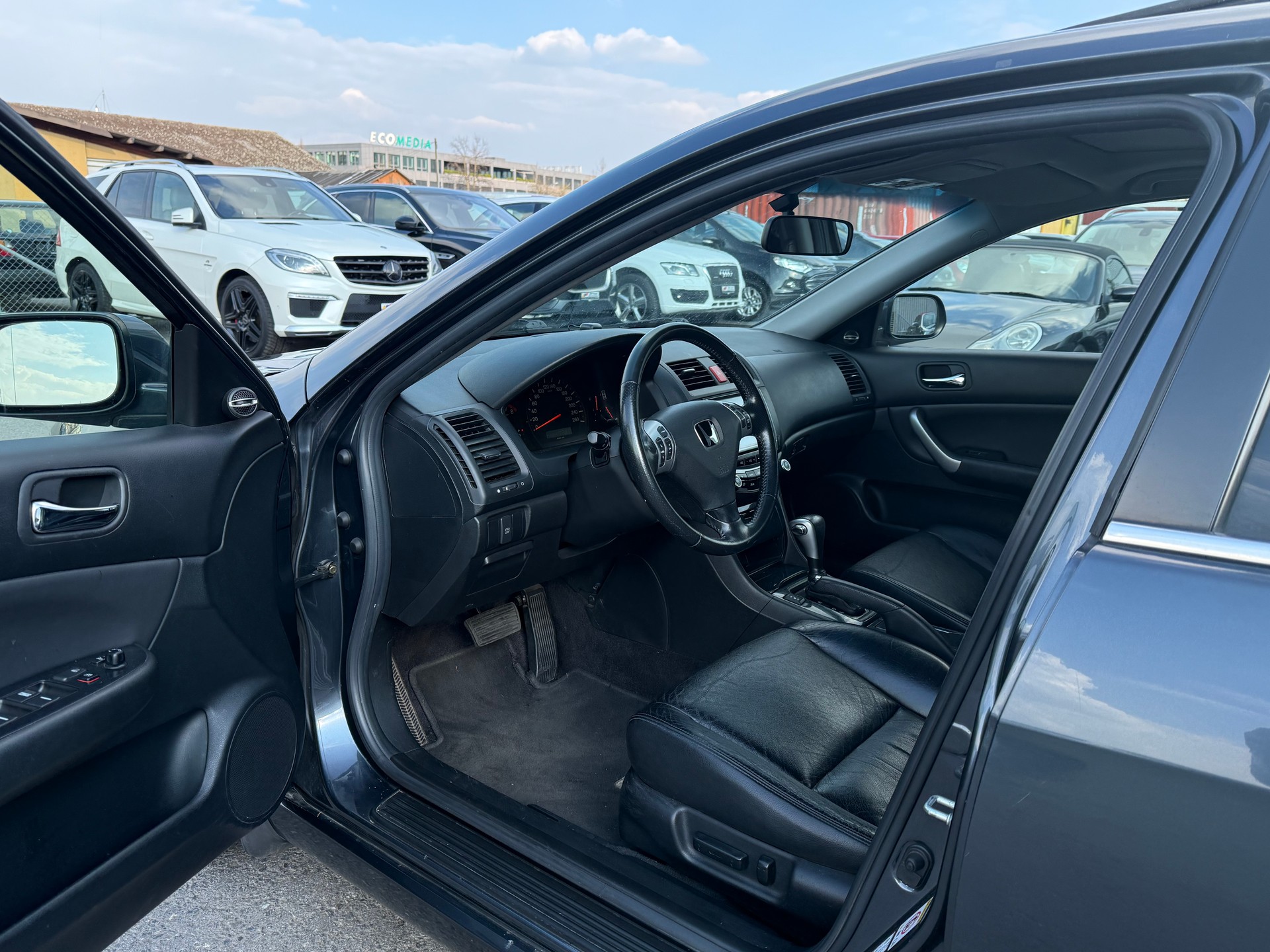 HONDA Accord 2.4i S Executive Automatic / Frisch ab MFK & Service / 190PS / Schiebedach / Leder / PDC / 8-fach bereift-image-10