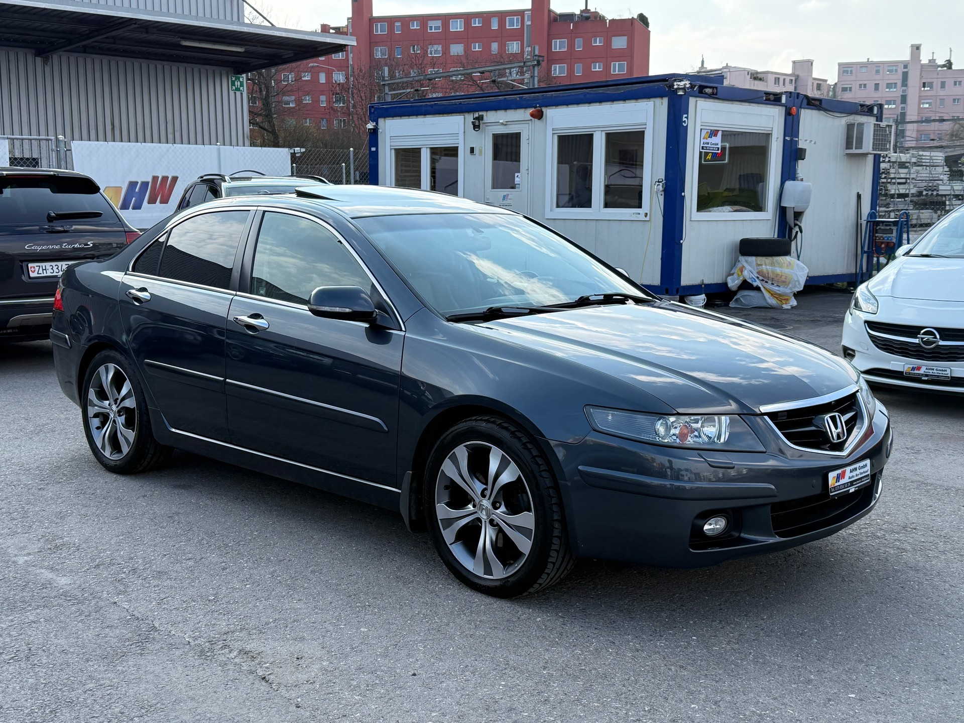 HONDA Accord 2.4i S Executive Automatic / Frisch ab MFK & Service / 190PS / Schiebedach / Leder / PDC / 8-fach bereift-image-2